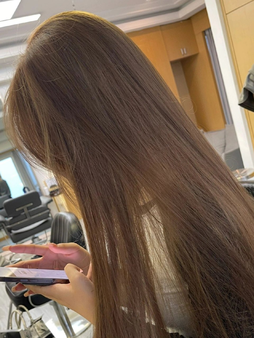 安排 最真实灰棕色系.不仅效果好 而且在尽量保护头发的基础上来染!