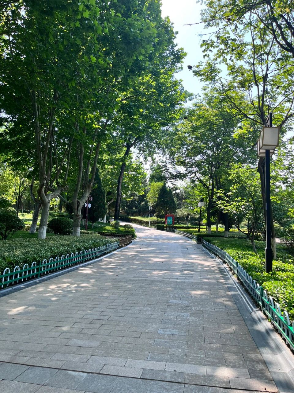 临沂人民公园 临沂人民公园位于老城区,人民公园的整体设计很别致