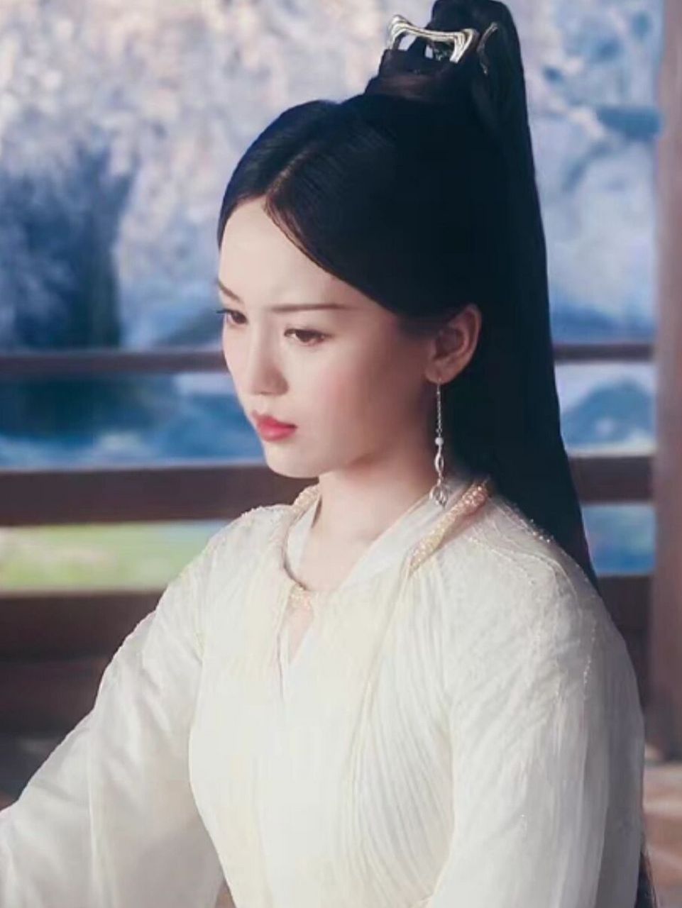 千古玦尘  月弥 / 罗秋韵