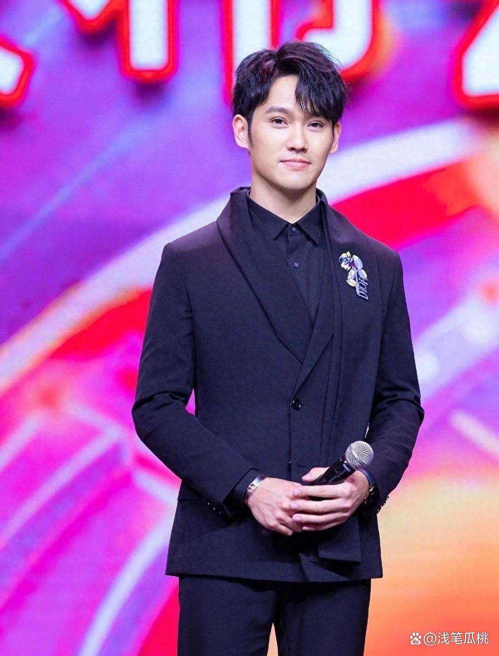 赵雅芝的小儿子黄恺杰,真是神仙颜值啊!