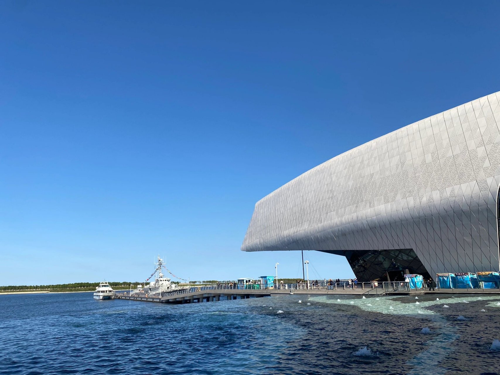 国家海洋博物馆 国家海洋博物馆位于天津滨海新区中新生态城,当天从