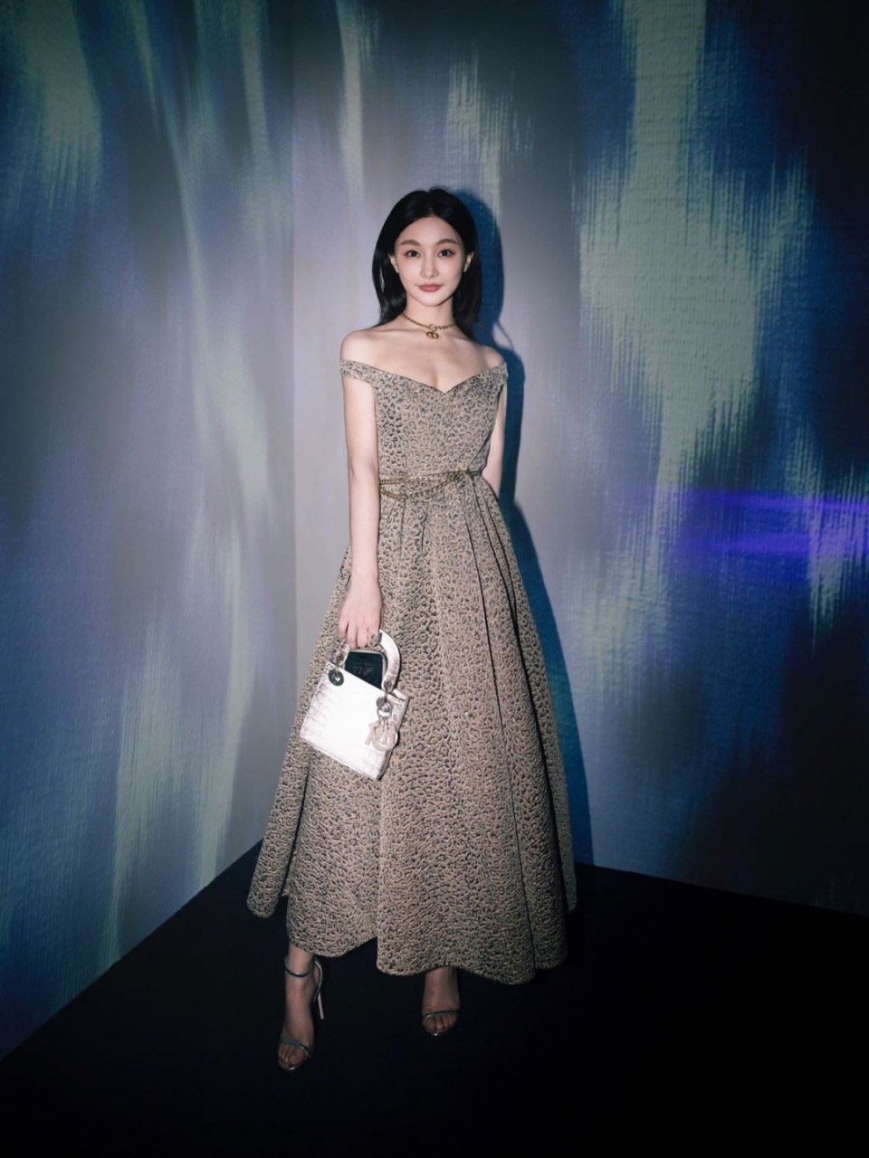 miss韩懿莹现身时尚秀场# miss大小姐韩懿莹这气场这气质,任谁苛怂