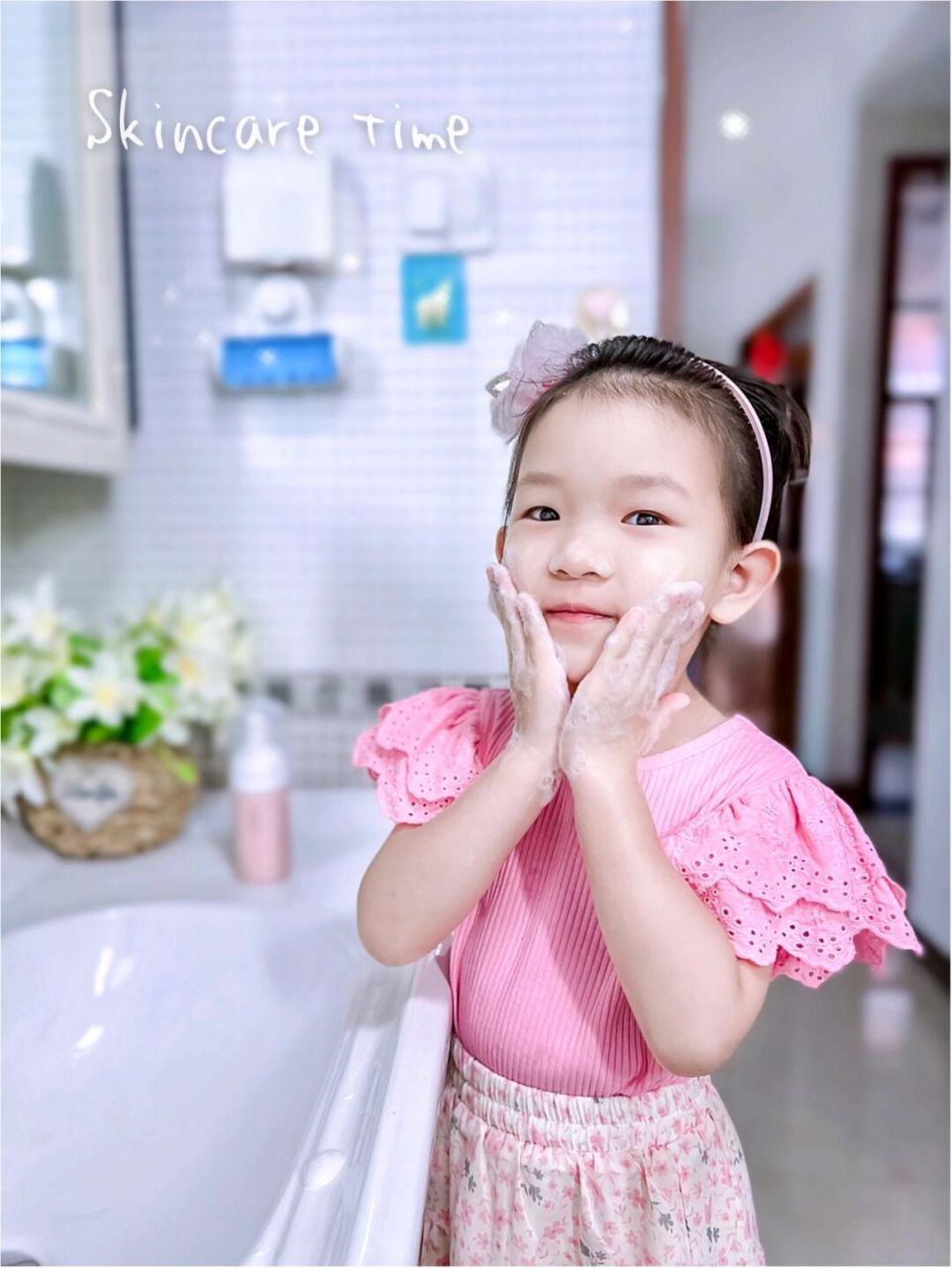 你们家小朋友洗脸的时候会用洗面奶吗?