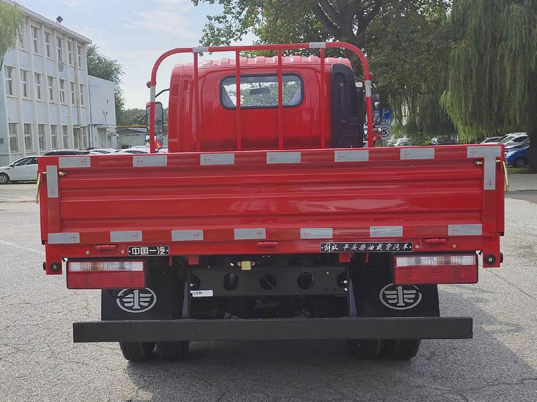 一汽解放j6f轻卡,140马力锡柴发动机,5档代付变速箱,270dh加强型承重