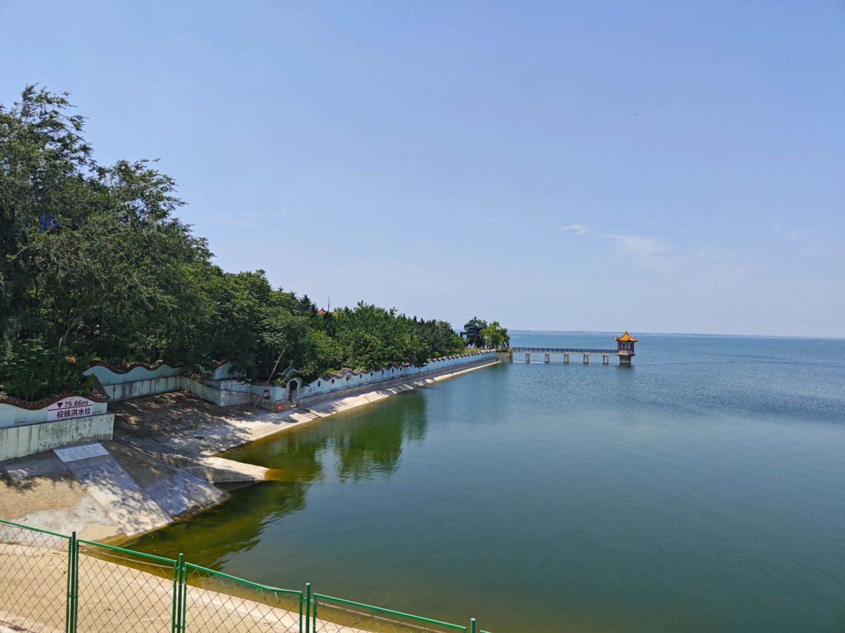 仙足山,莱西湖,莱西市博物馆游记 前4张为仙足山: 1观音寺,这座寺庙