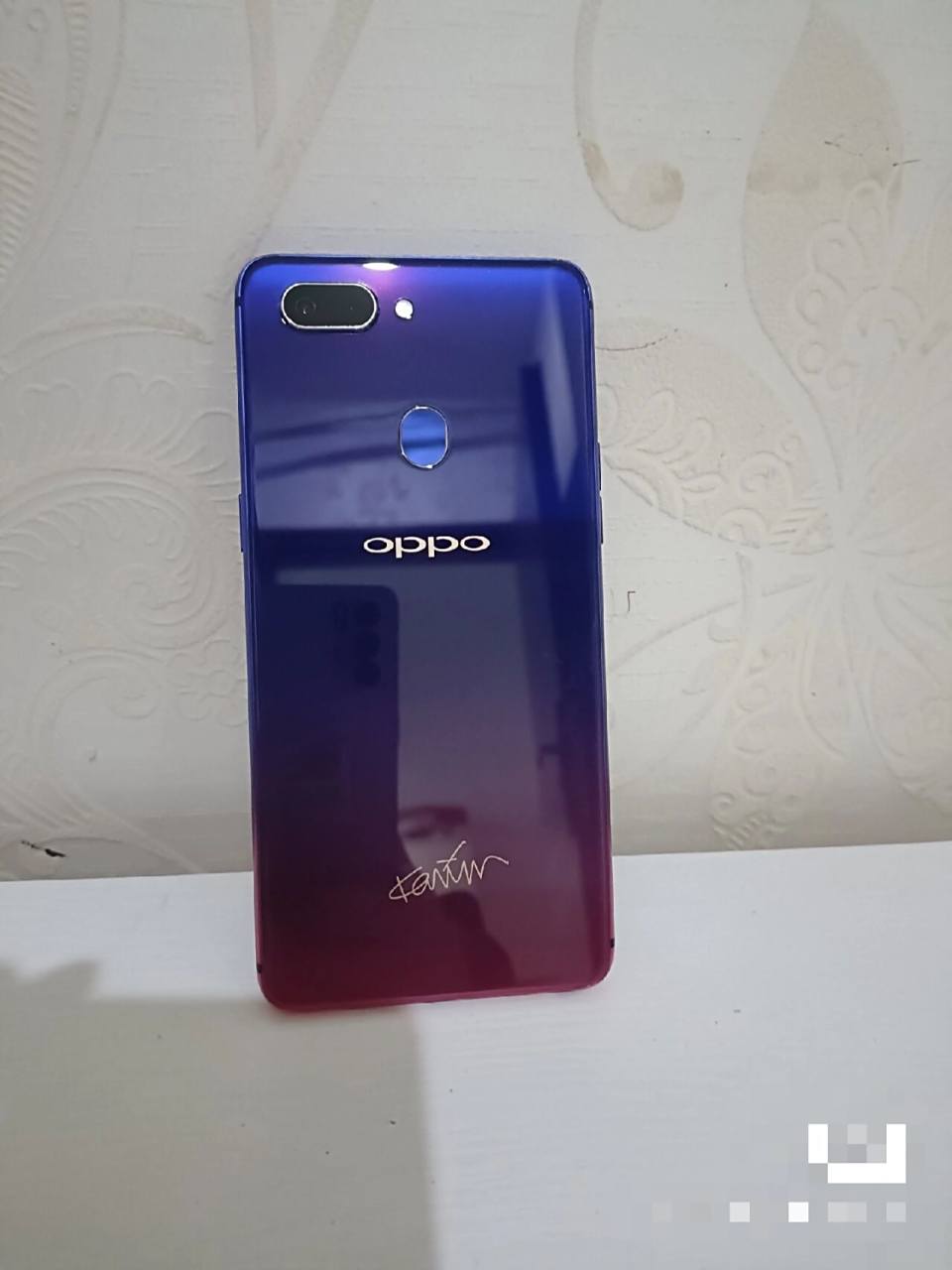 oppo r15梦境版手机6 128g,8成新,功能完好,能开机和关机,可以正常