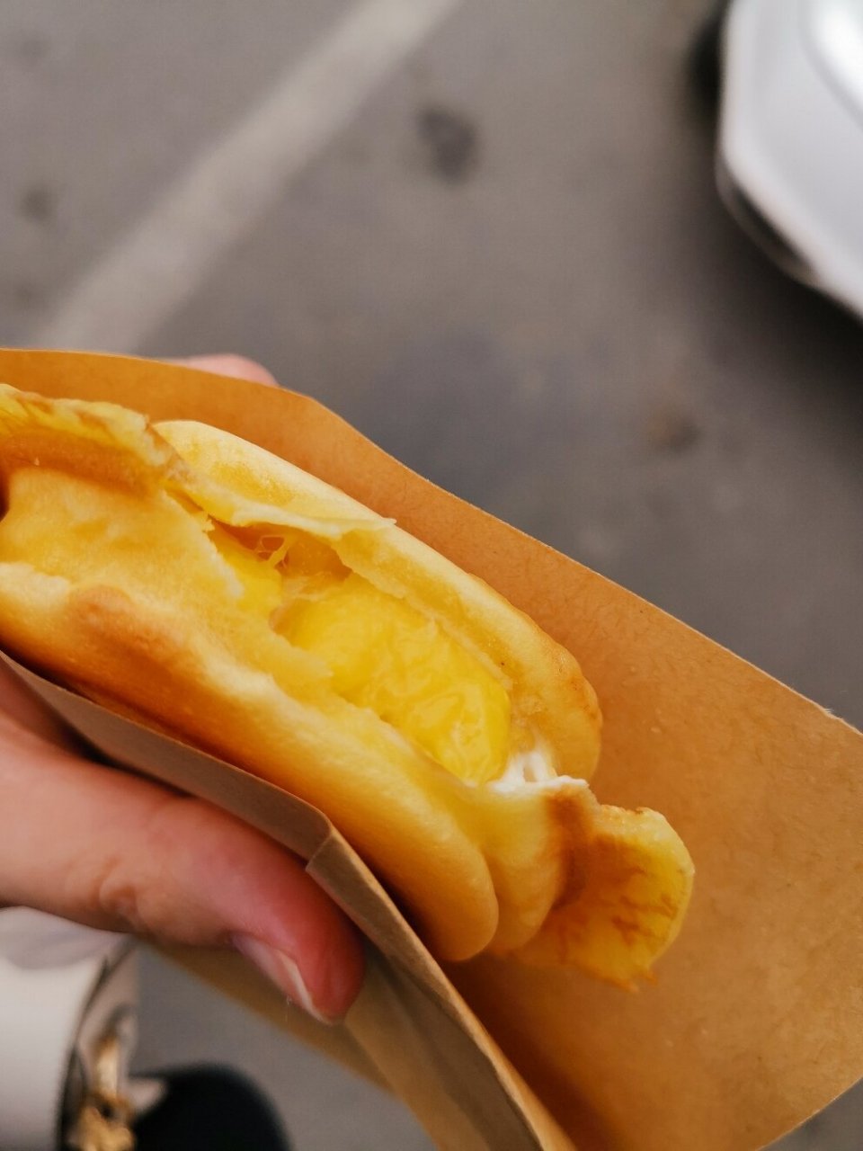 来宣化一定要吃的美食 车轮饼 超级超级好吃,店主是一个九零后,店里是