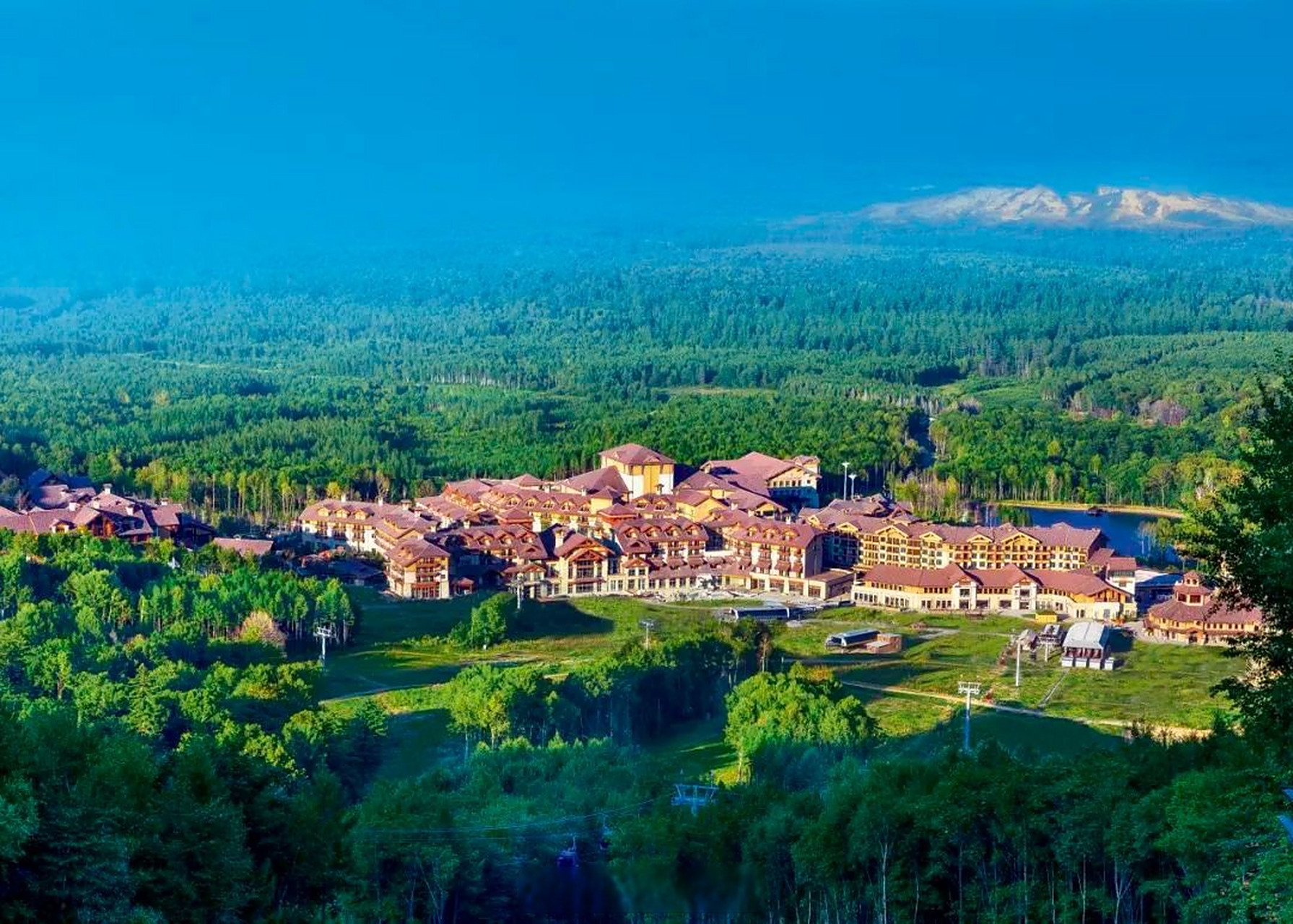 (图:长白山万达国际度假区)