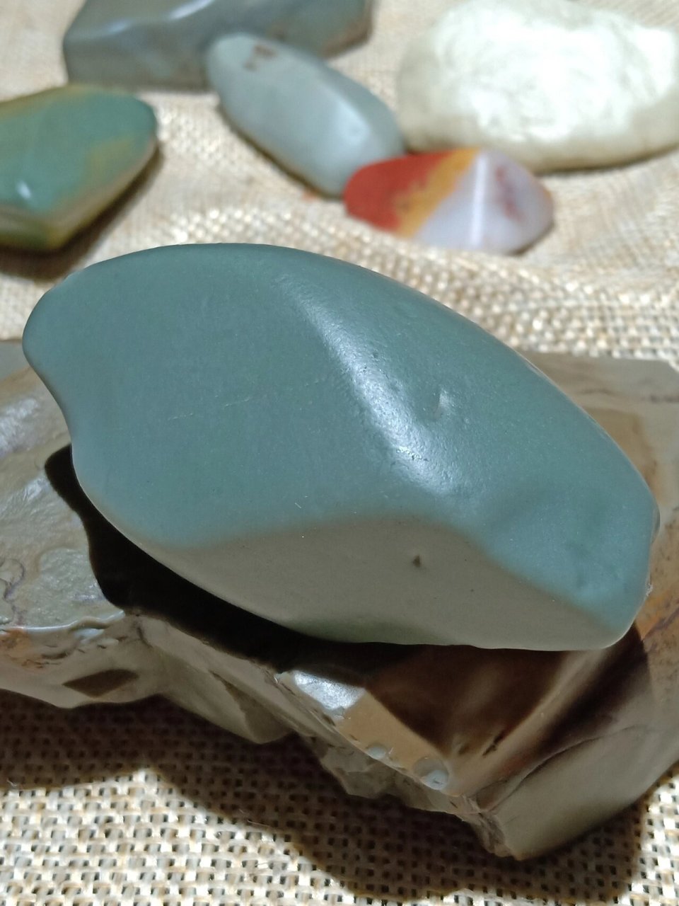 如果来新疆捡石头,看到这样的石头,也要捡 这是新疆戈壁滩上的一种