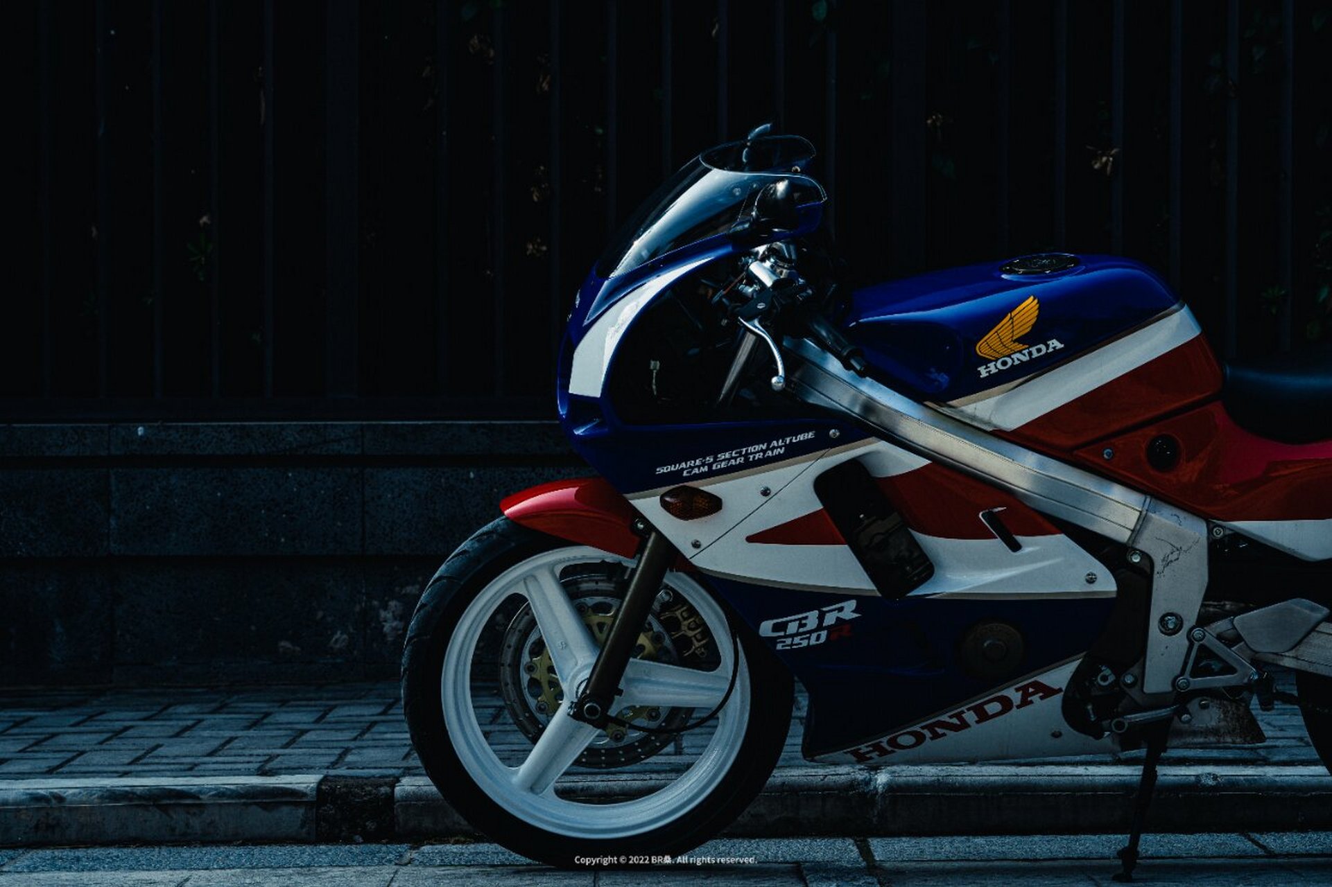 本田nsr250 | 华仔烈火战车同款 虽然不是机车佬02但nsr250还是蛮