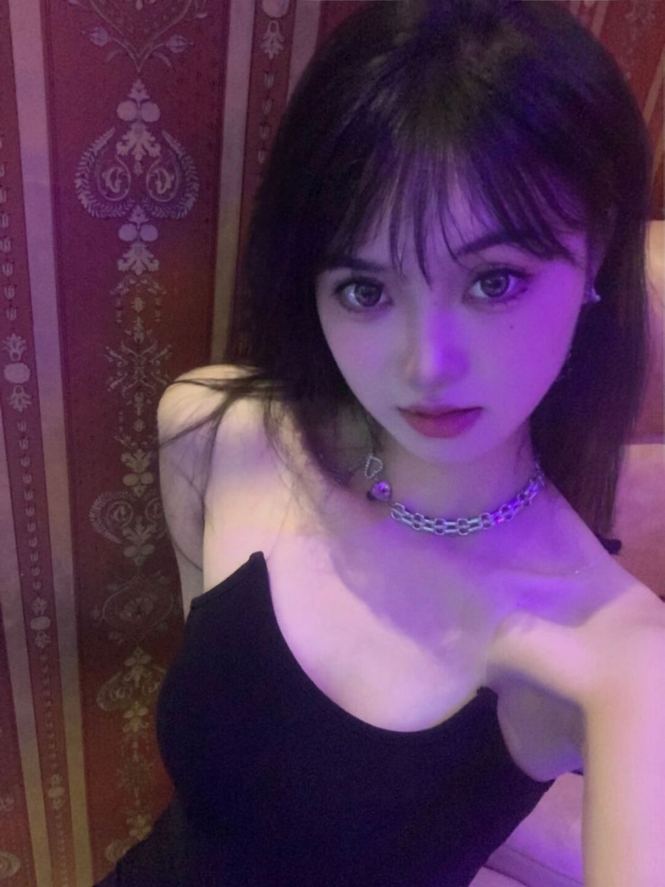 我有点漂亮 啊啊啊才发现ktv自拍好好看!