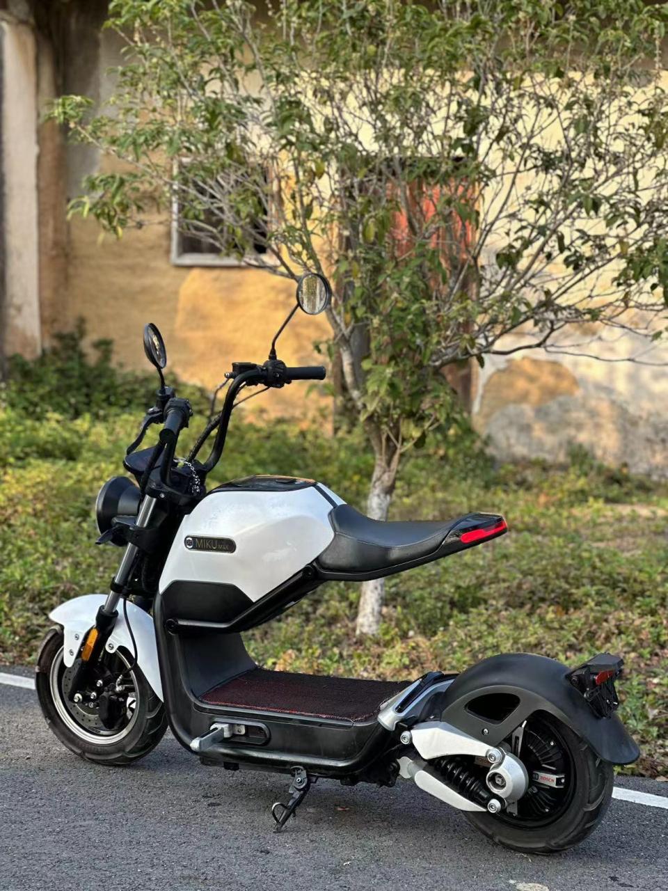 出售2022年购买下地新日米酷mikumax电动车!60v20!提速快!骑行舒适!