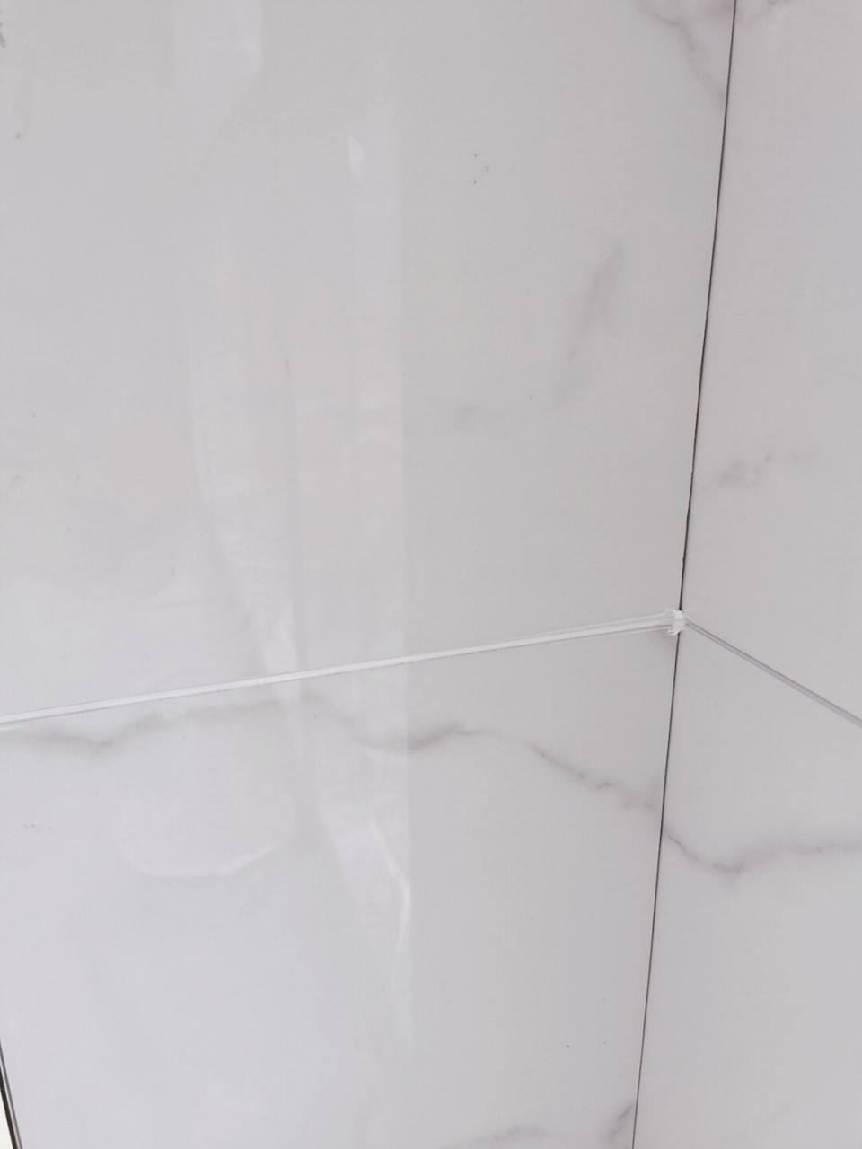 德高美缝亚浅灰配白砖 都说白色后期会变象牙白,我的砖属于很白的那种