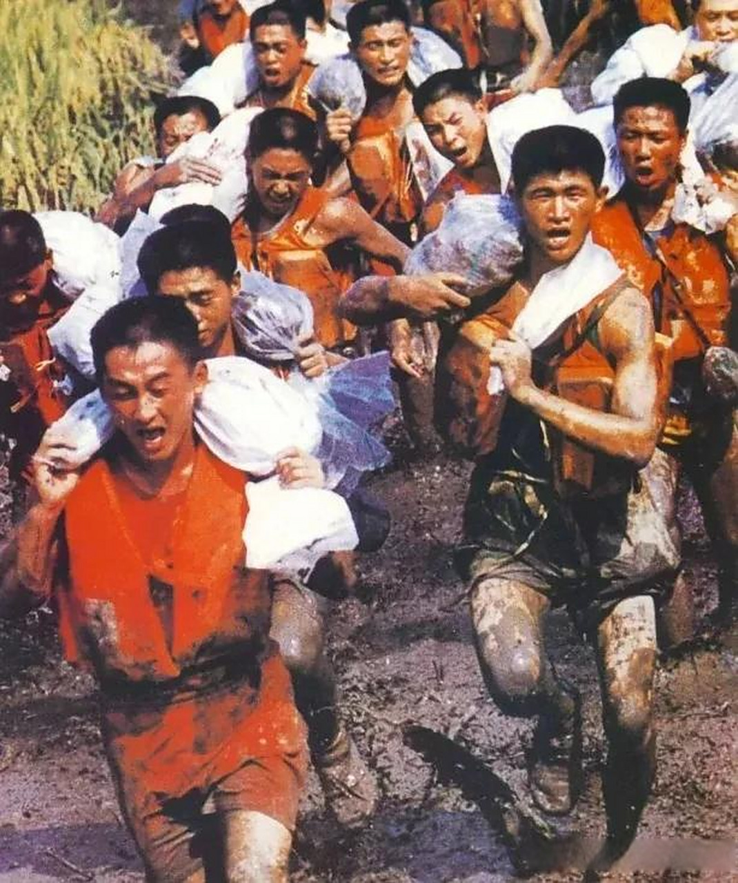 今年京津冀洪灾,咋没有媒体拍到子弟兵抗洪的照片呢?