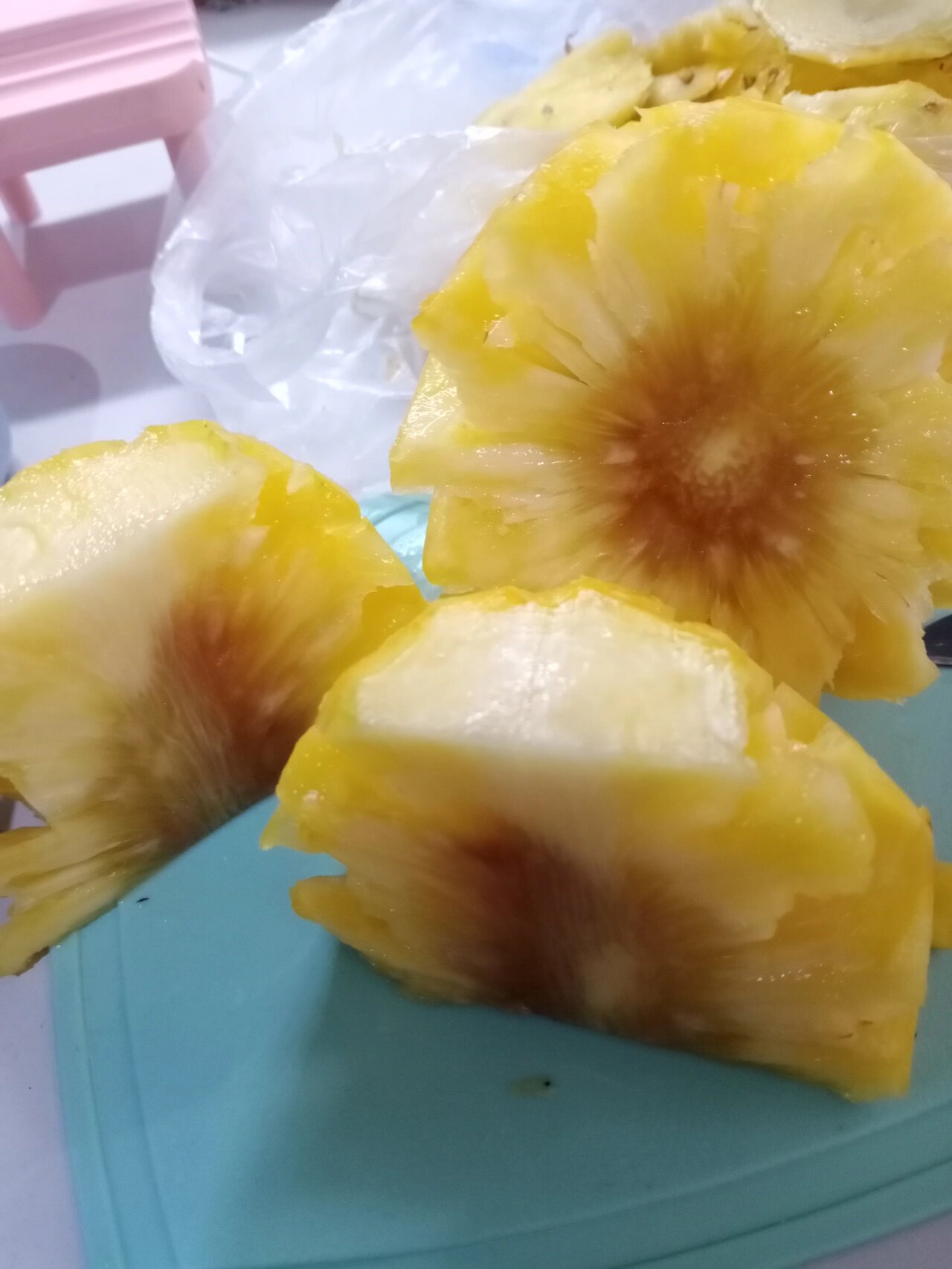 菠萝心变成褐色了还可以吃吗?