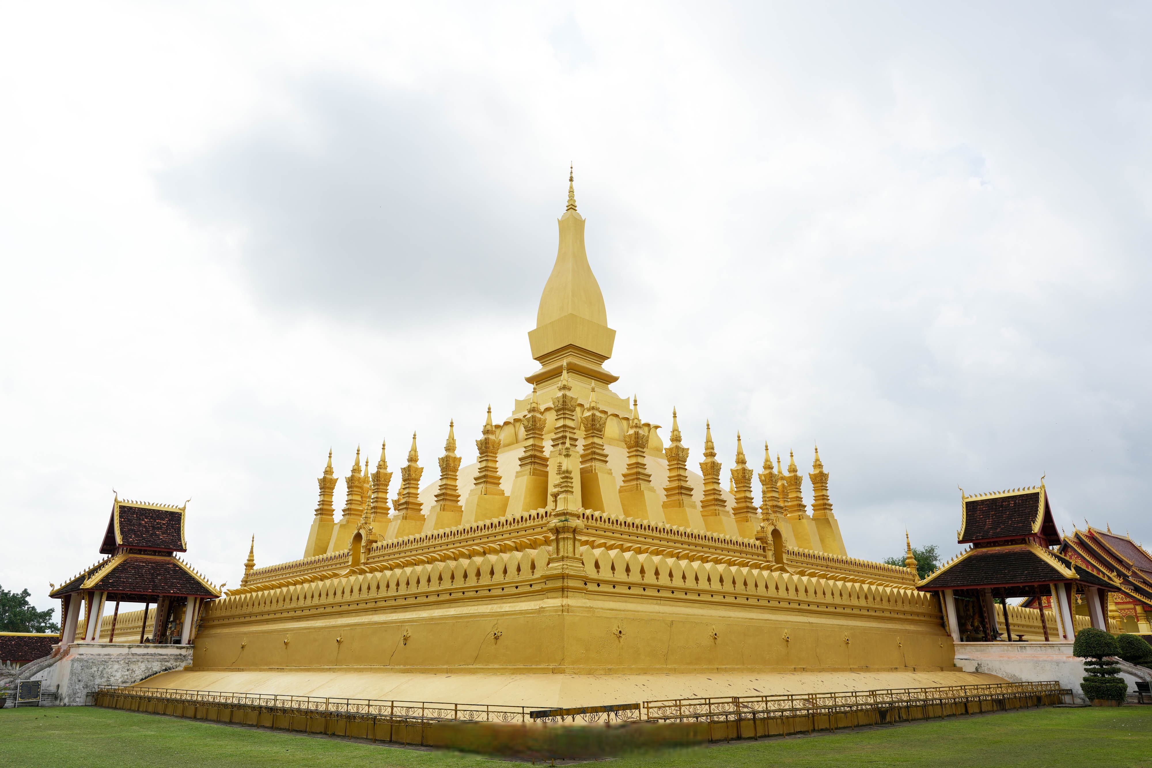 出发吧老挝##免签的老挝怎么玩# 去老挝万象,塔銮寺是千万不能错过的