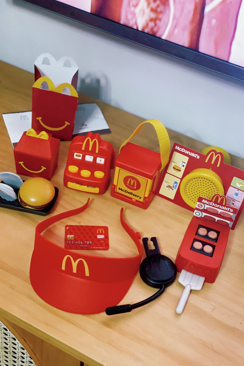 麦当劳七月儿童套餐的玩具套装俺已拥有,我去过家家了.麦门05