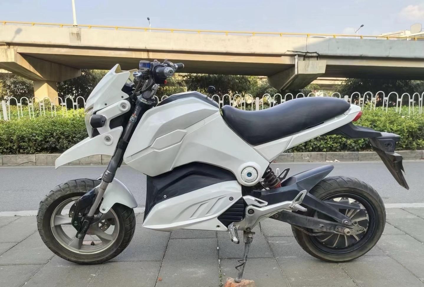 72伏20安大电池,八九新高配白色小猴子m5,成色如图,实车拍照,整车成色