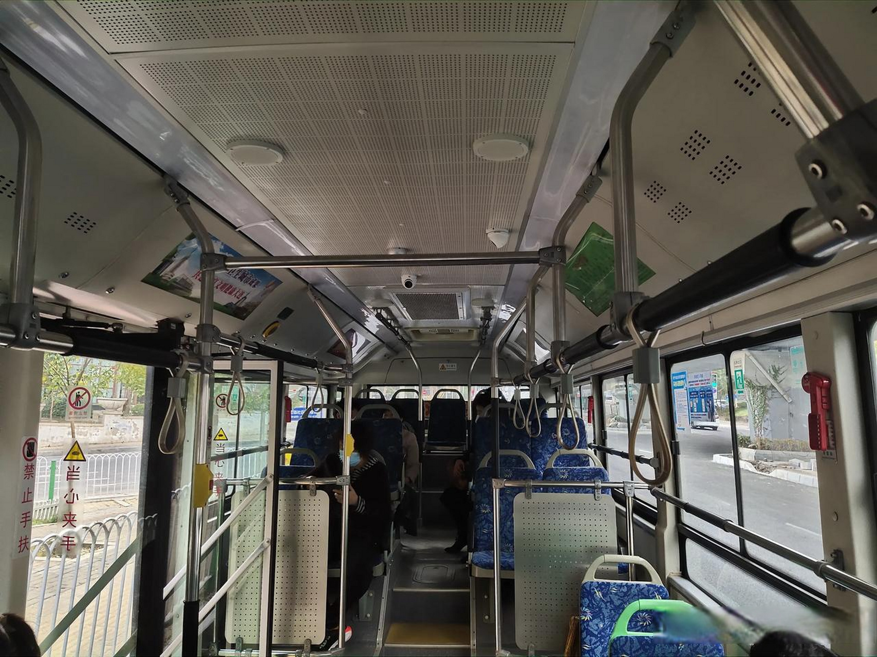 今早,不知道怎么,大连市内的香炉礁和海达广场又堵了,昨天还好好的呢