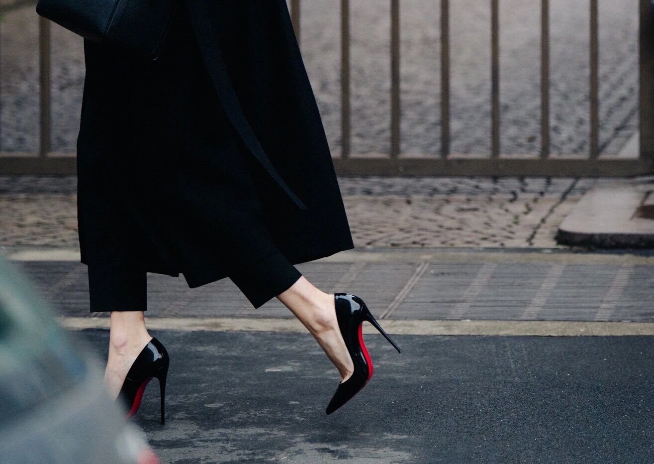 无法拒绝的黑色红底高跟鞋 90:so kate 120 	 - 	 9315邮寄到家