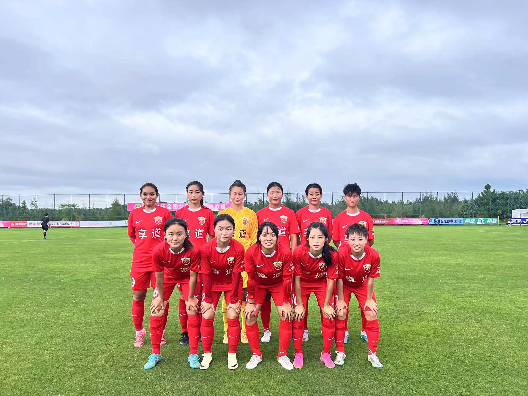 少女足球队实力强劲，备战全国比赛