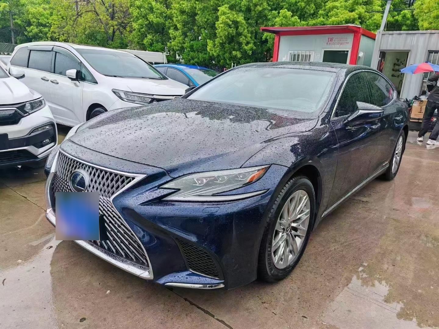 该车为一手车,原版原漆,成色极佳,行驶里程仅5万多公里.这款车采用3.