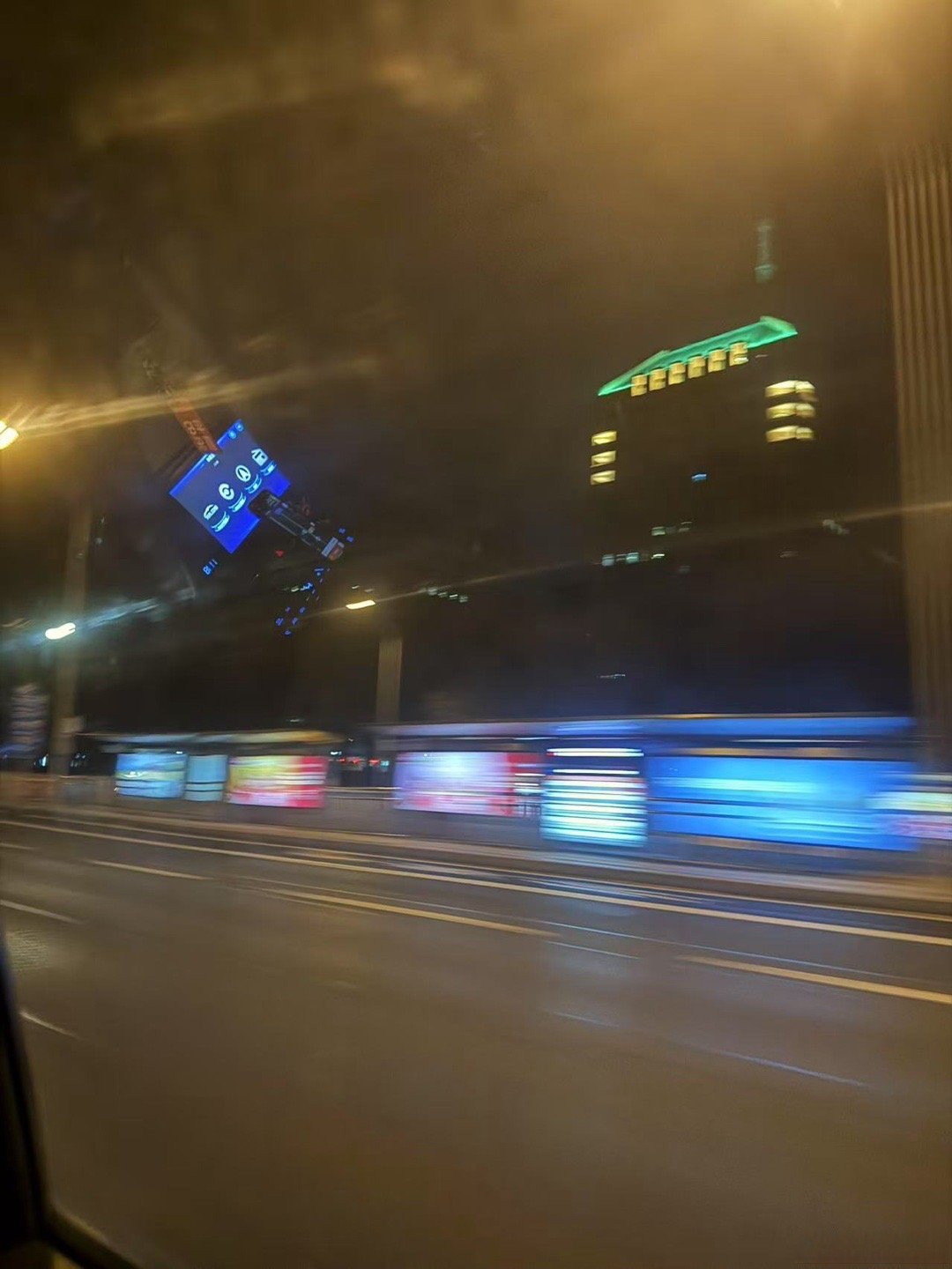 收工节前真忙啊,看第一张像深夜,可是看第二张