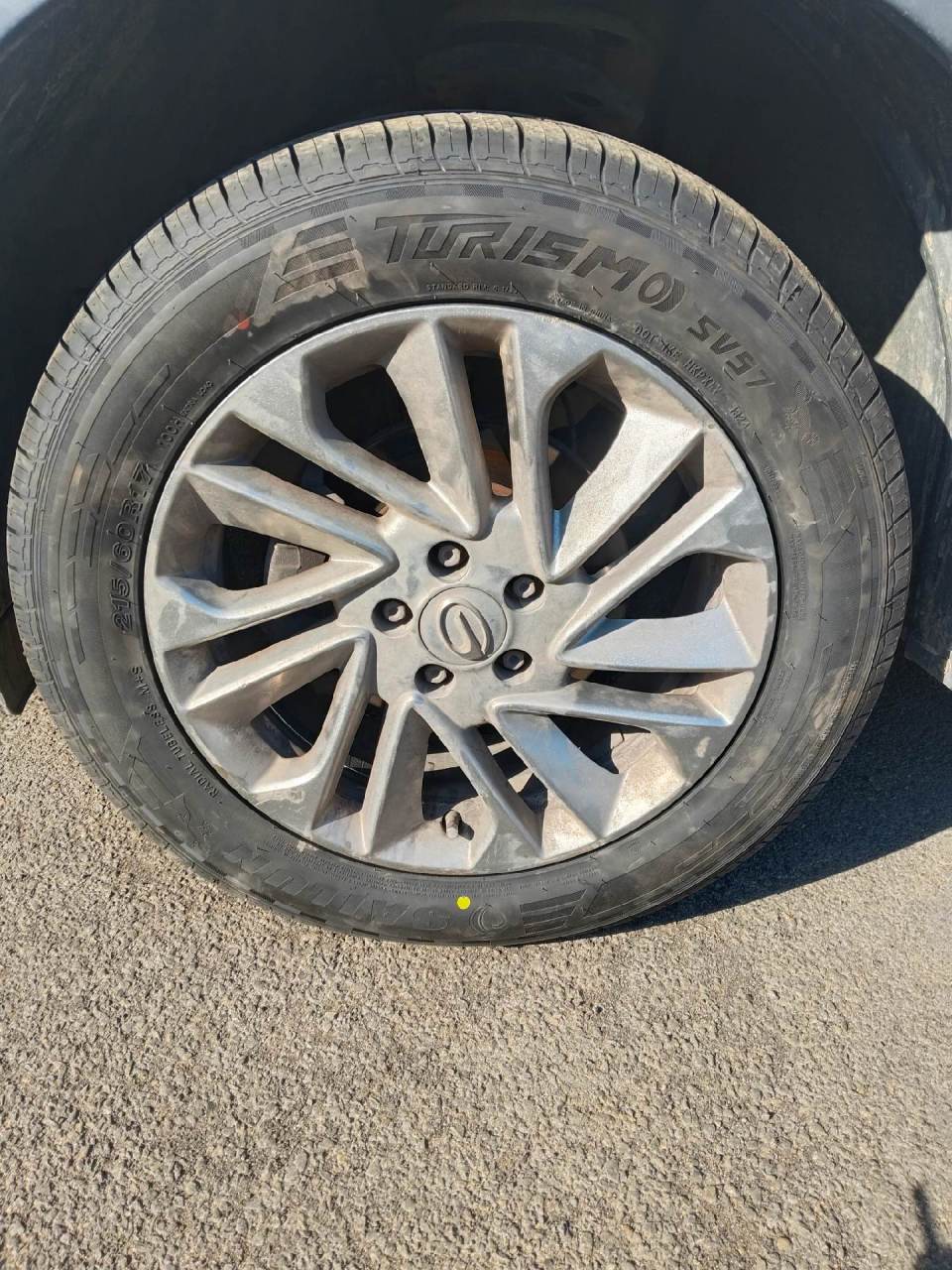 传奇gs4更换四条赛轮215/60r17轮胎,更换完成