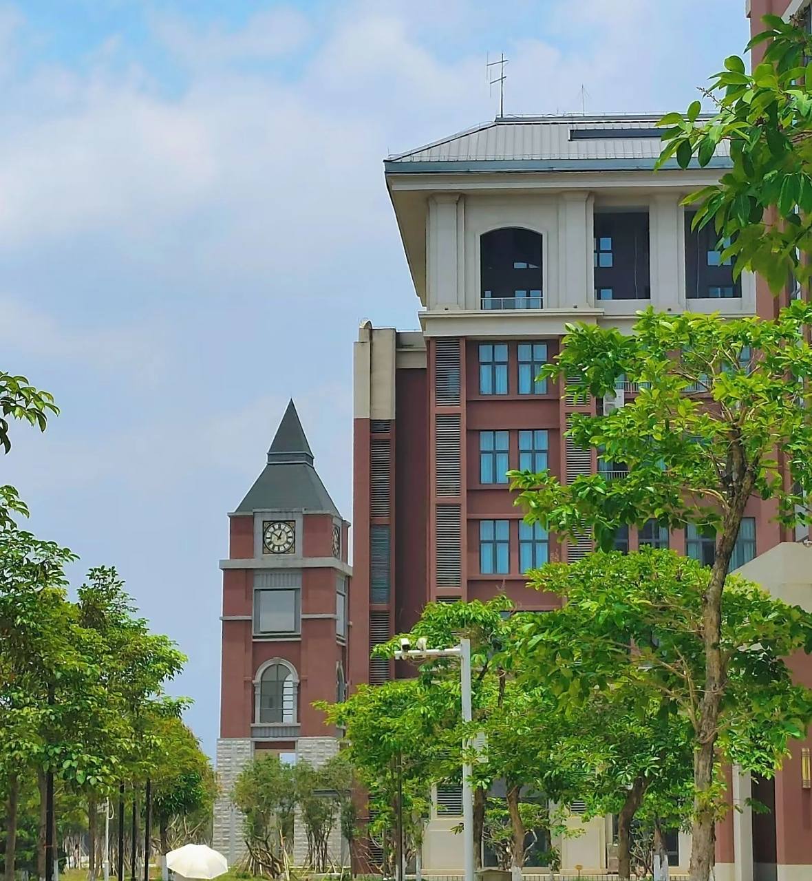 广西医科大学--校园篇 学校的环境越来越漂亮～ 教学楼拍照特别出片