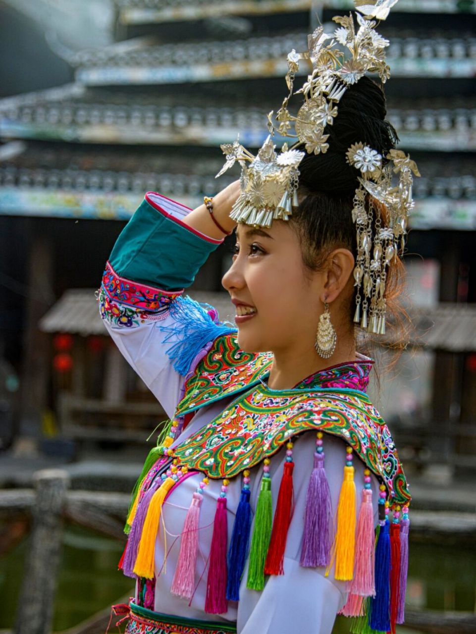 侗族服饰 侗族服饰,是分布在贵州黔东南苗族侗族自治州的传统服饰