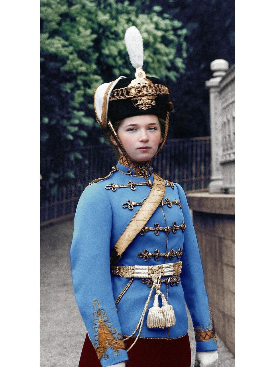 战斗民族——俄罗斯公主戎装照 身着骠骑兵制服的俄罗斯公主olga