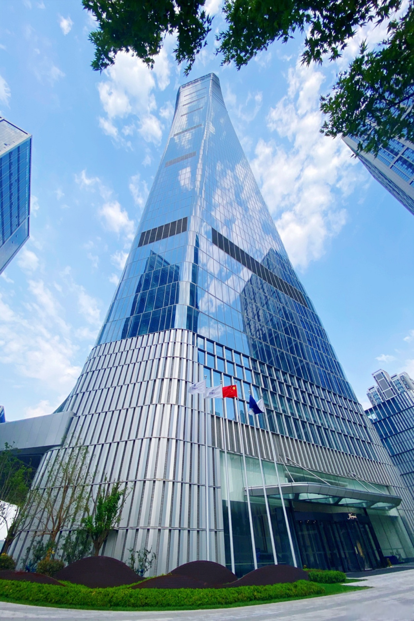 一起去旅行# 置身于山东济南的繁华之中,云鼎大厦的51-71层内藏着