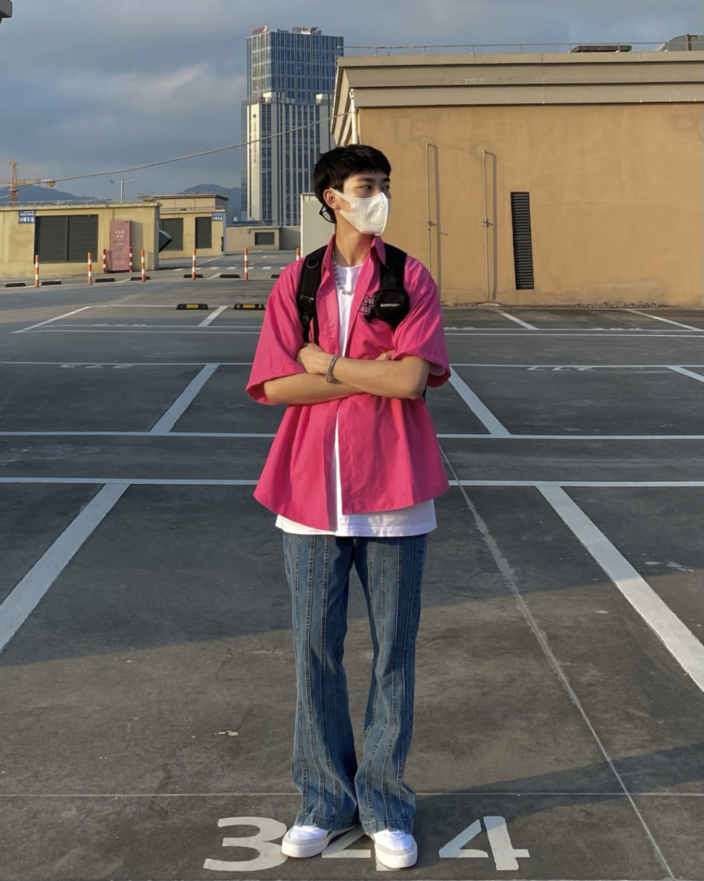 身高180体重130身着xl 朋友的店铺新款,粉色衬衫面料柔软 裤子纹理