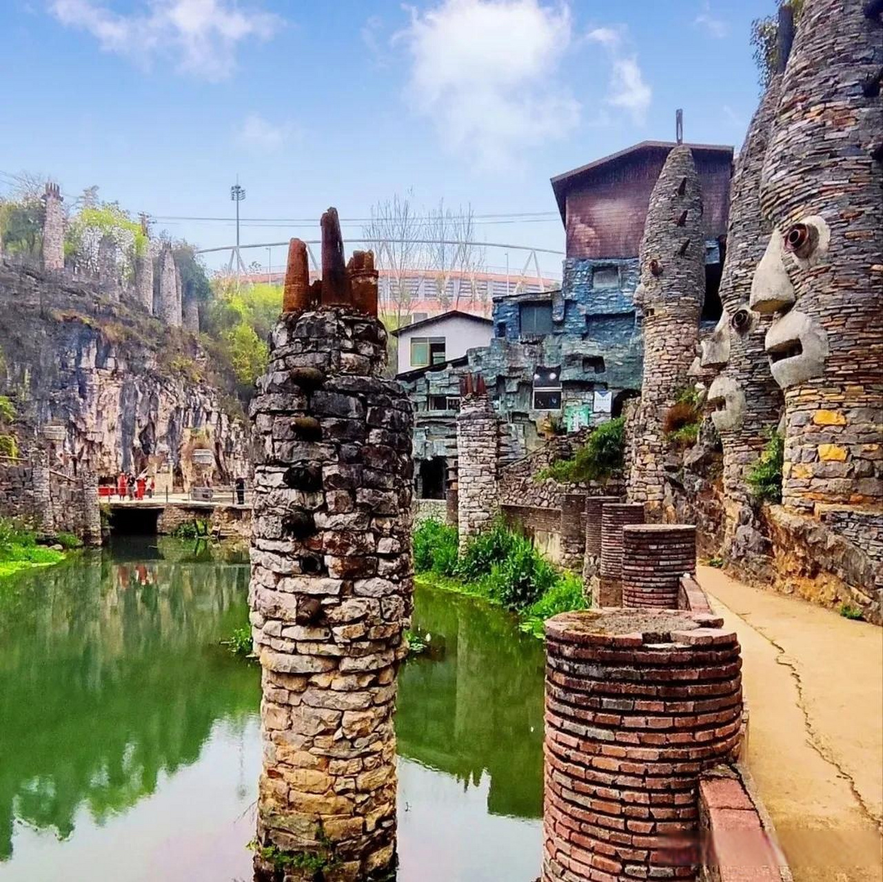 花溪夜郎谷位于中国贵州省贵阳市花溪区花溪镇附近,这个风景秀丽的