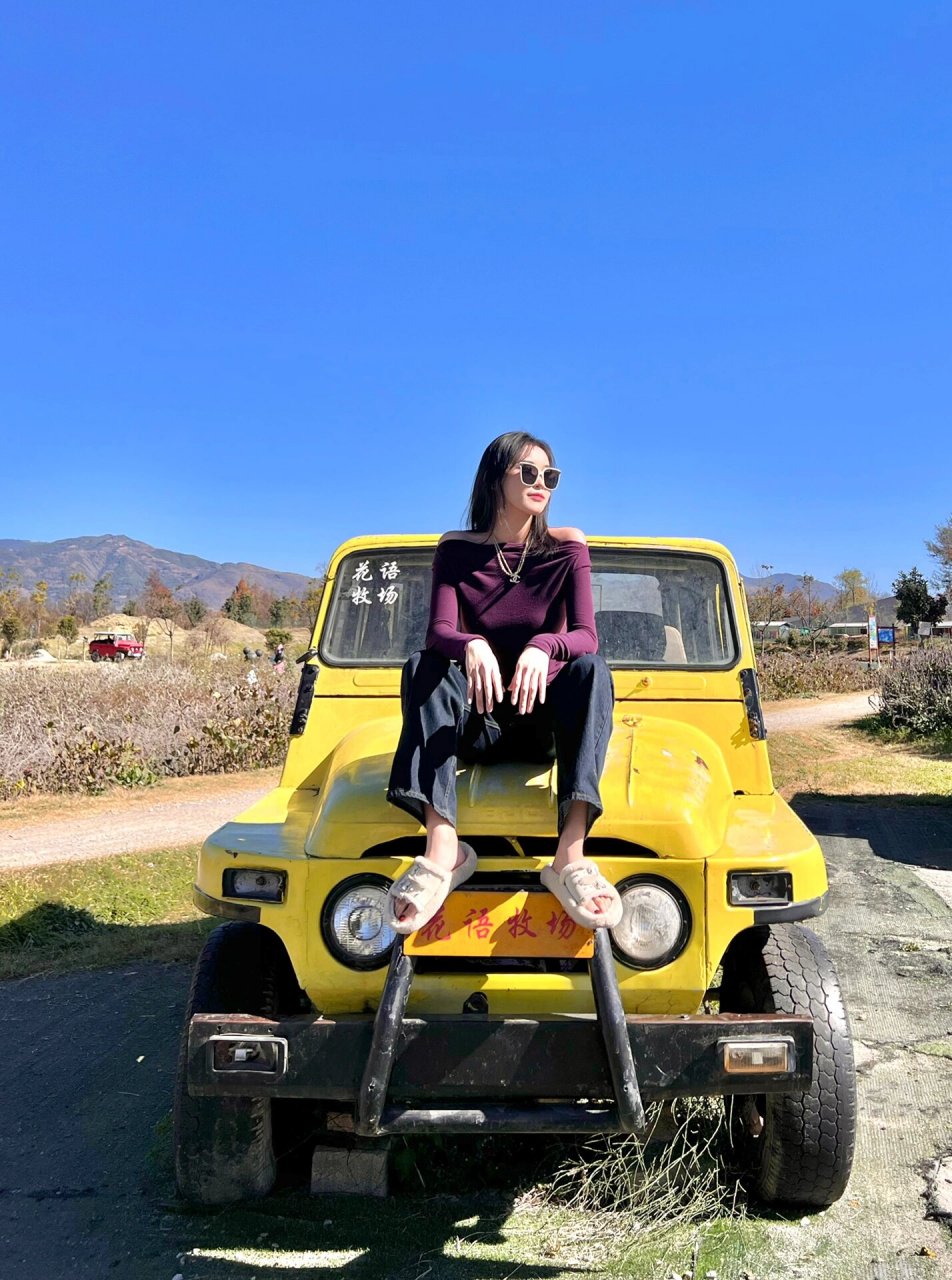 大理吉普车拍照姿势 很适合cool girl90