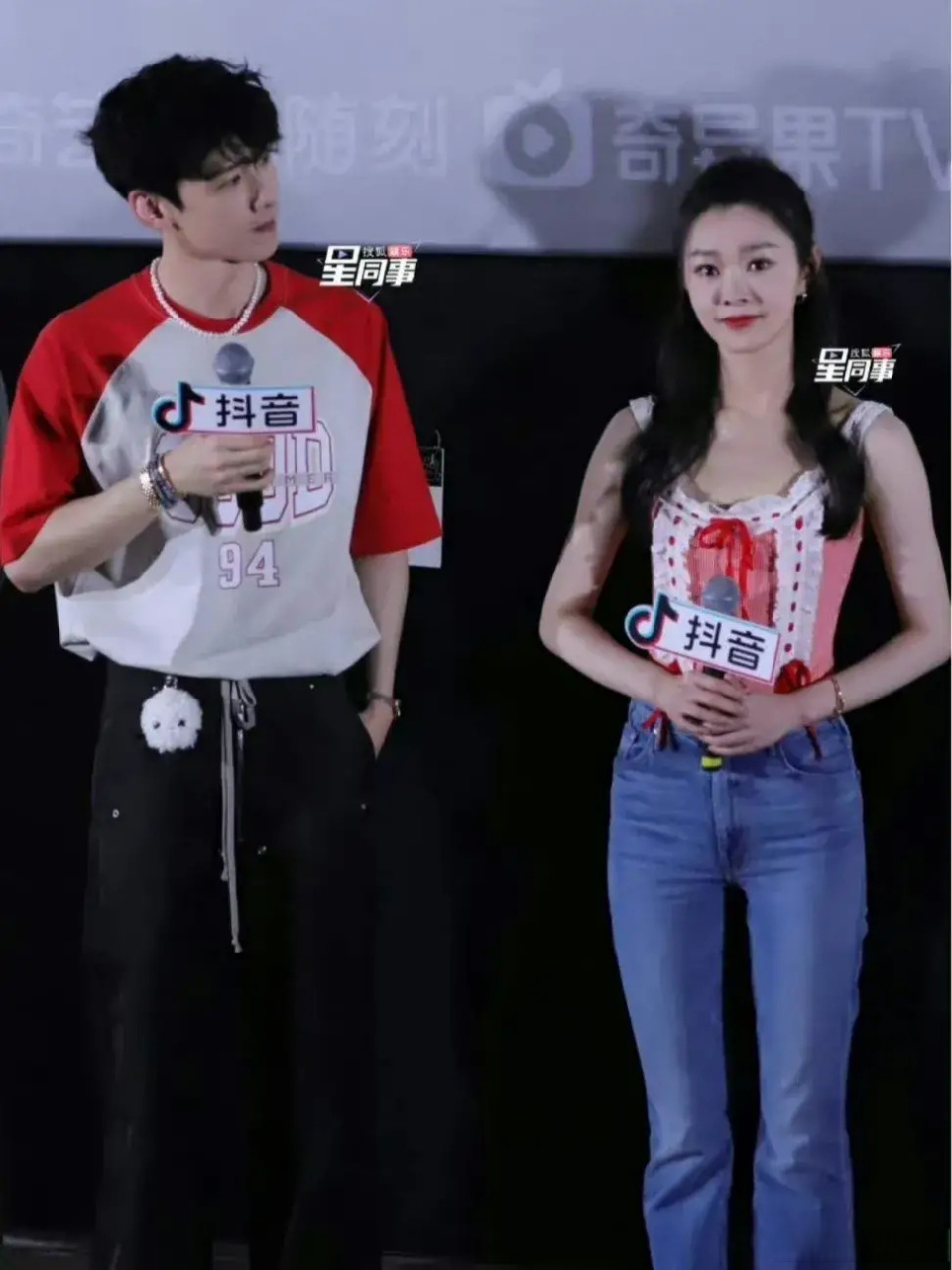 宋轶原来穿的是泳装啊,还挺好看的