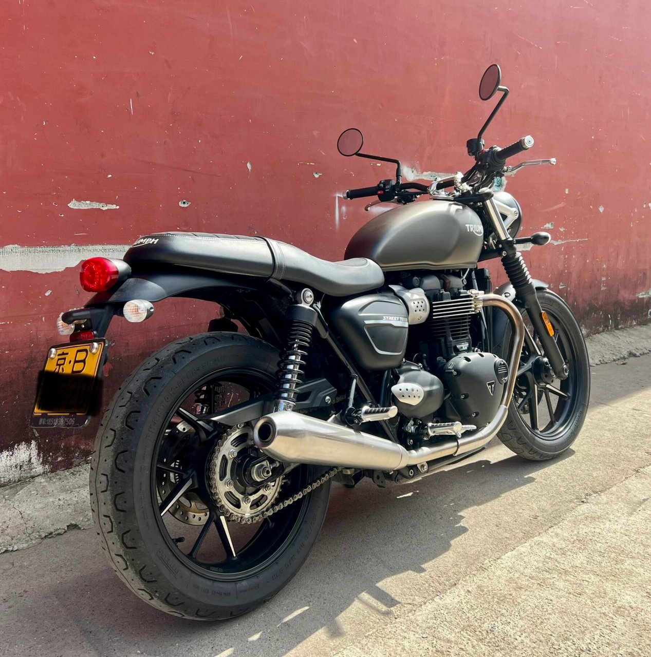 北京出凯旋street twin900 街道双缸!20京b私户,个人一手,完美无瑕!