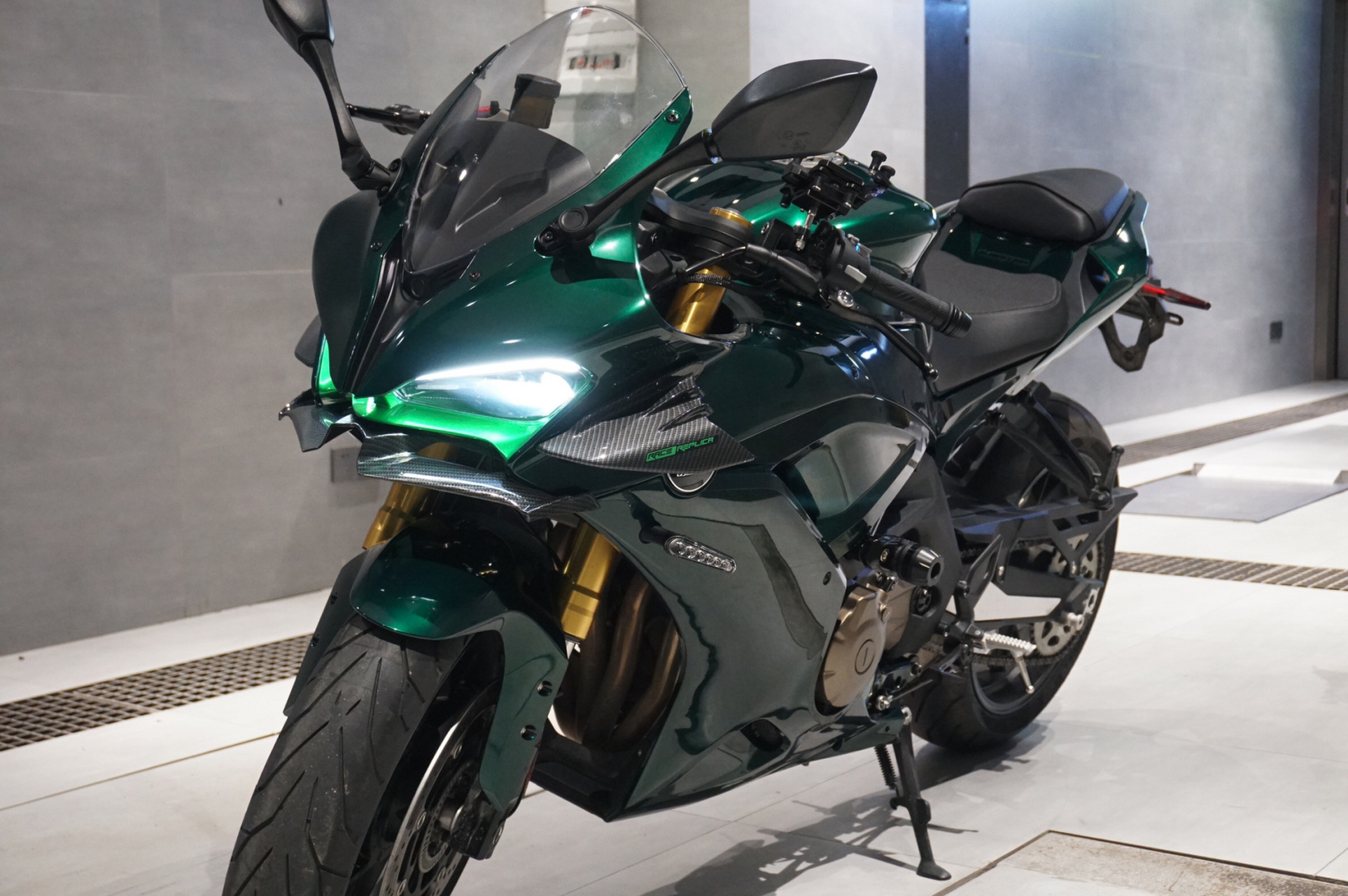 史上最帅钱江赛600摩托车93诞生了 97店里两个大师傅花了一天半