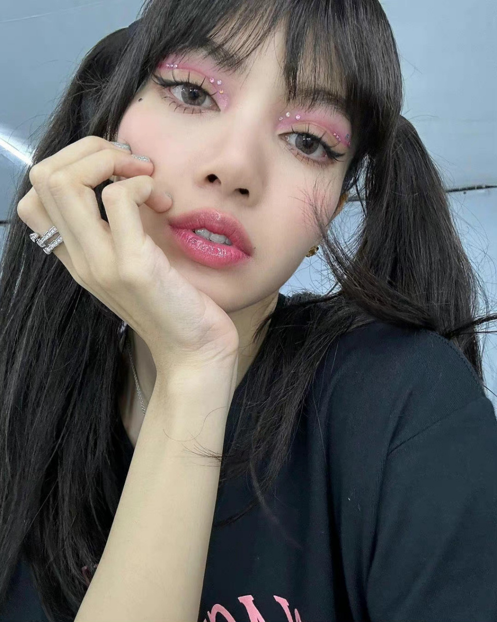 lisa更新 双马尾甜莎!99新头像&壁纸