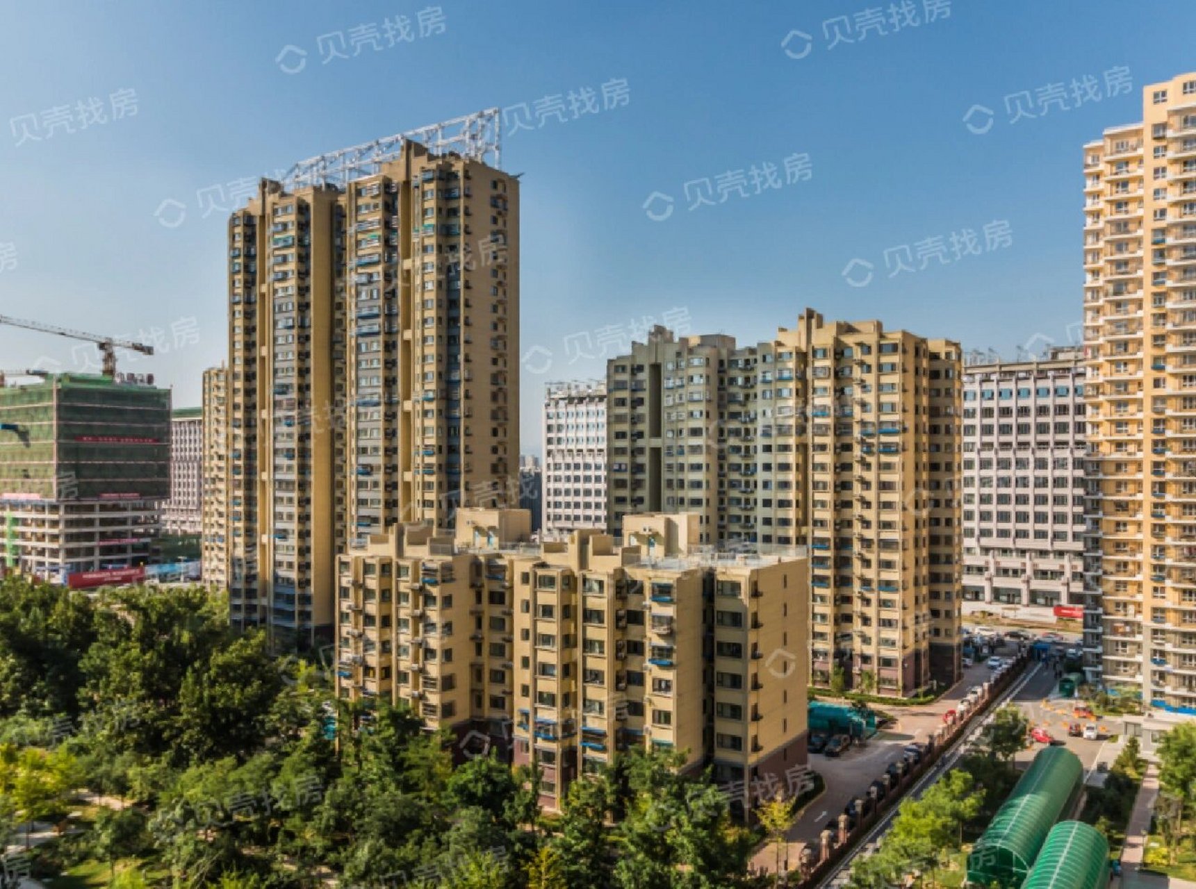 浅谈天兴家园 小区内部环境好,绿化面积大,绿植种类多. 2.