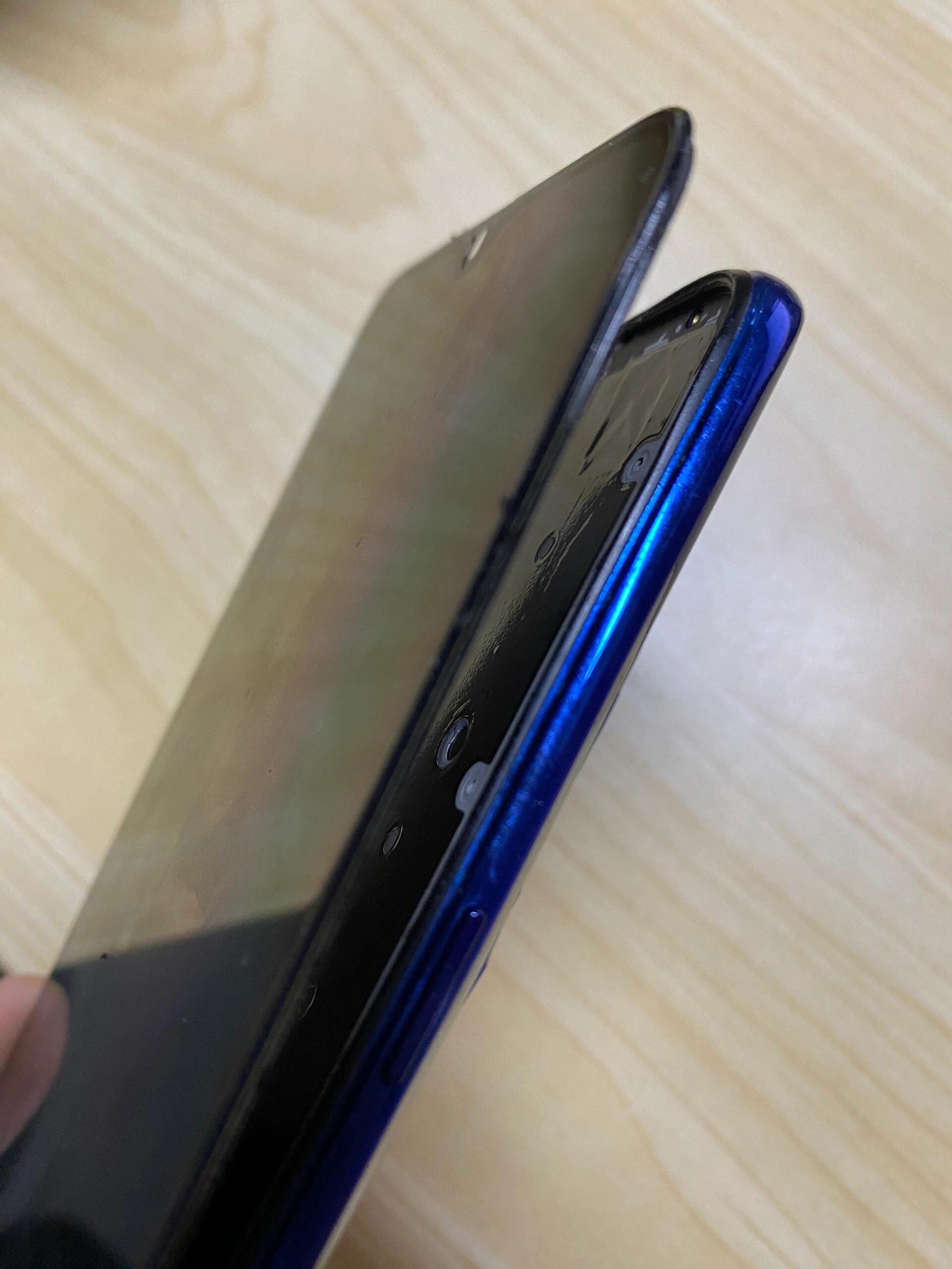 oppo手机 oppo手机用着用着屏脱胶掉屏了,吓我一跳用了好几个手机,第