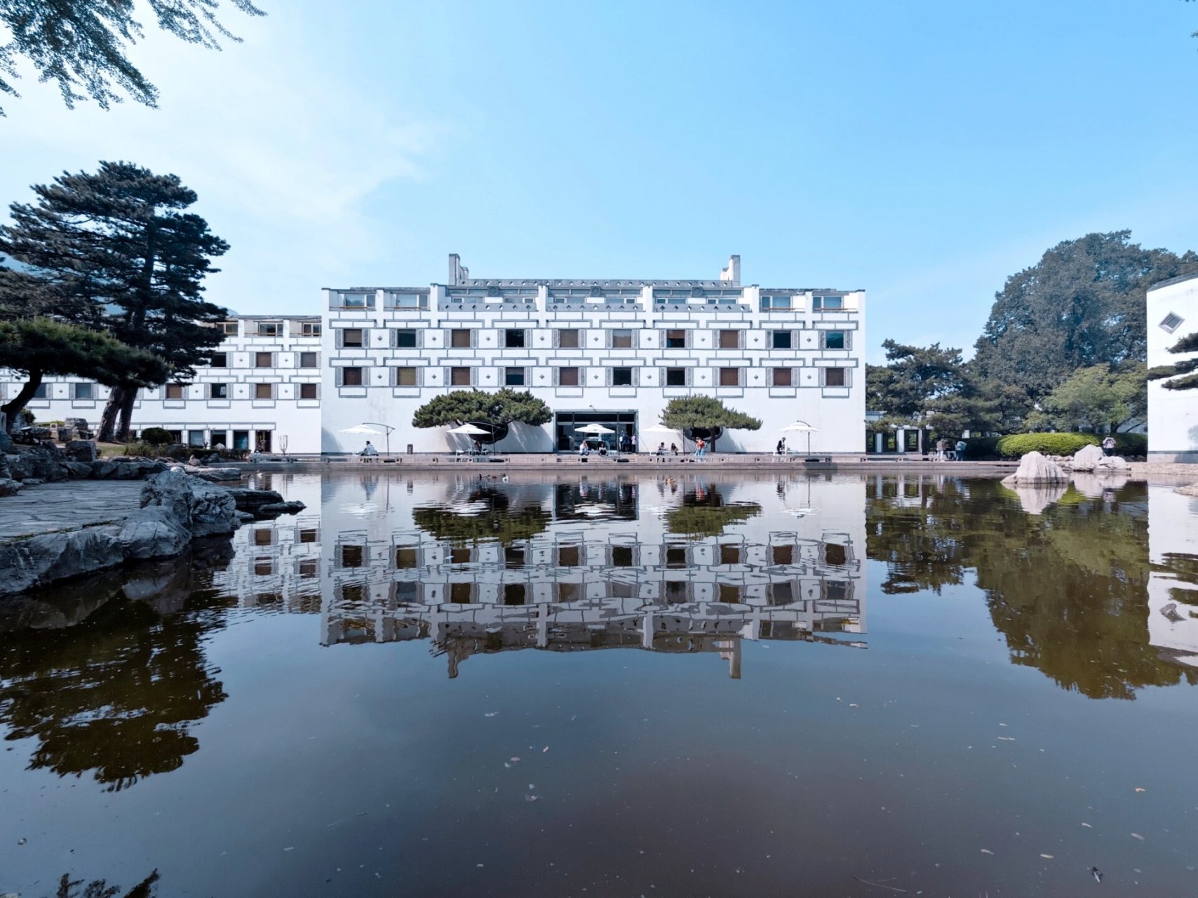 建筑 | 香山饭店 贝聿铭说:在西方,窗户就是窗户,他要放进阳光和新鲜