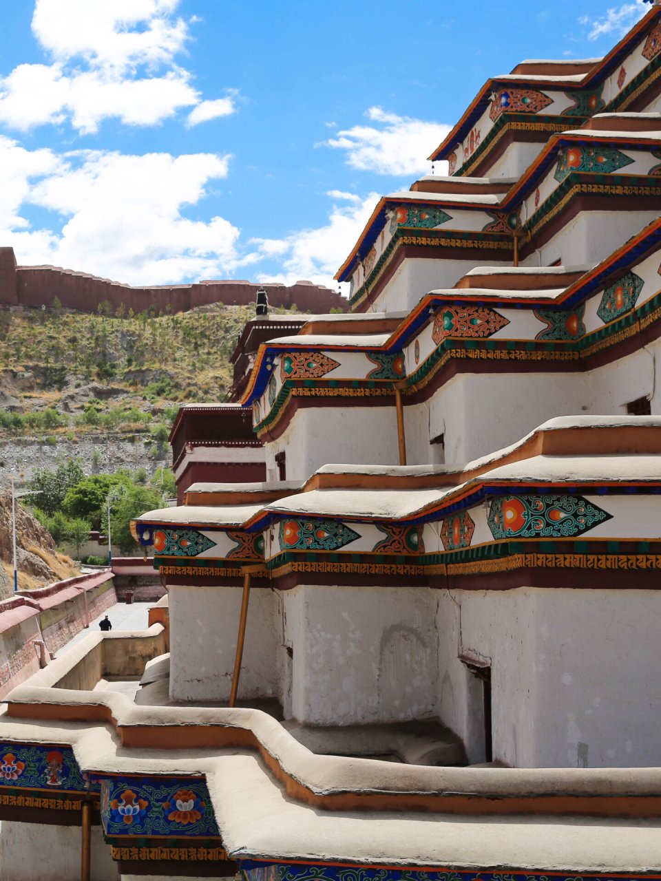 十年修成的 西藏白居寺 95白居寺位于西藏江孜县城,江孜宗山古堡旁