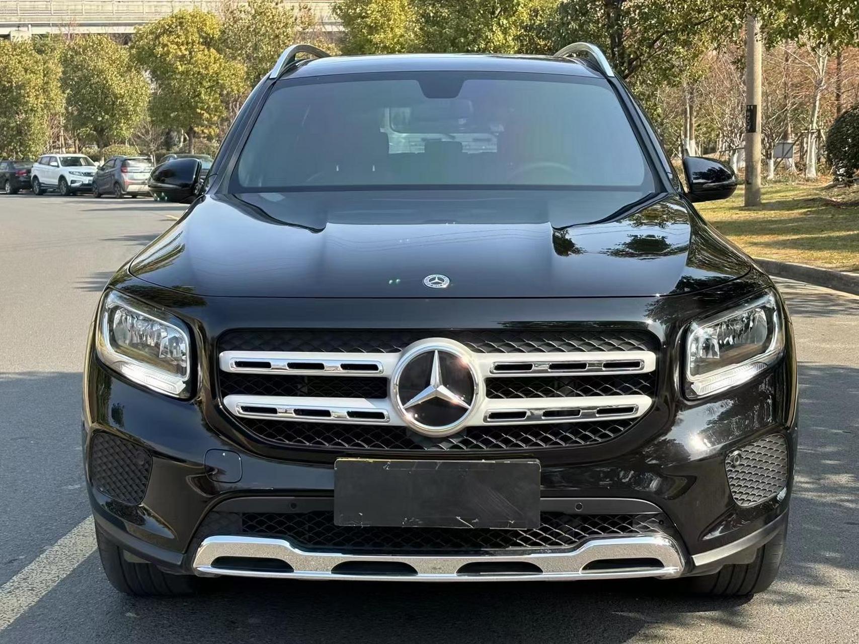 极品一手2021年奔驰glb,9915导价30.28这款,七座时尚版!