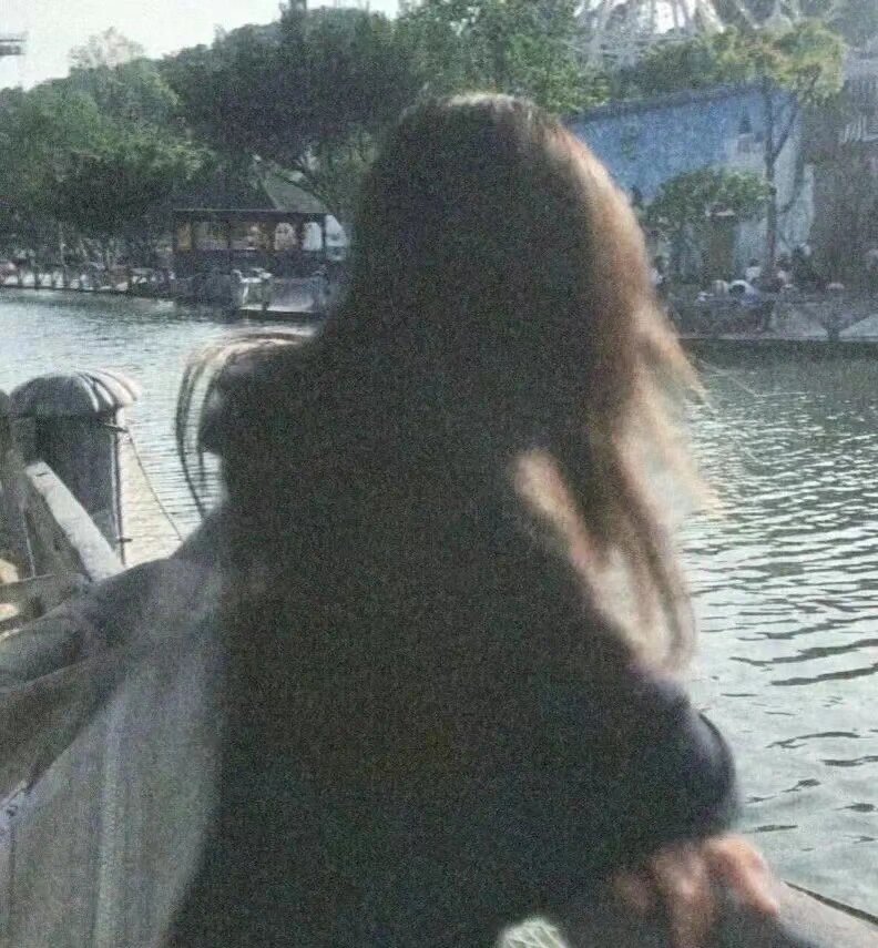 wechat模糊氛围感女头