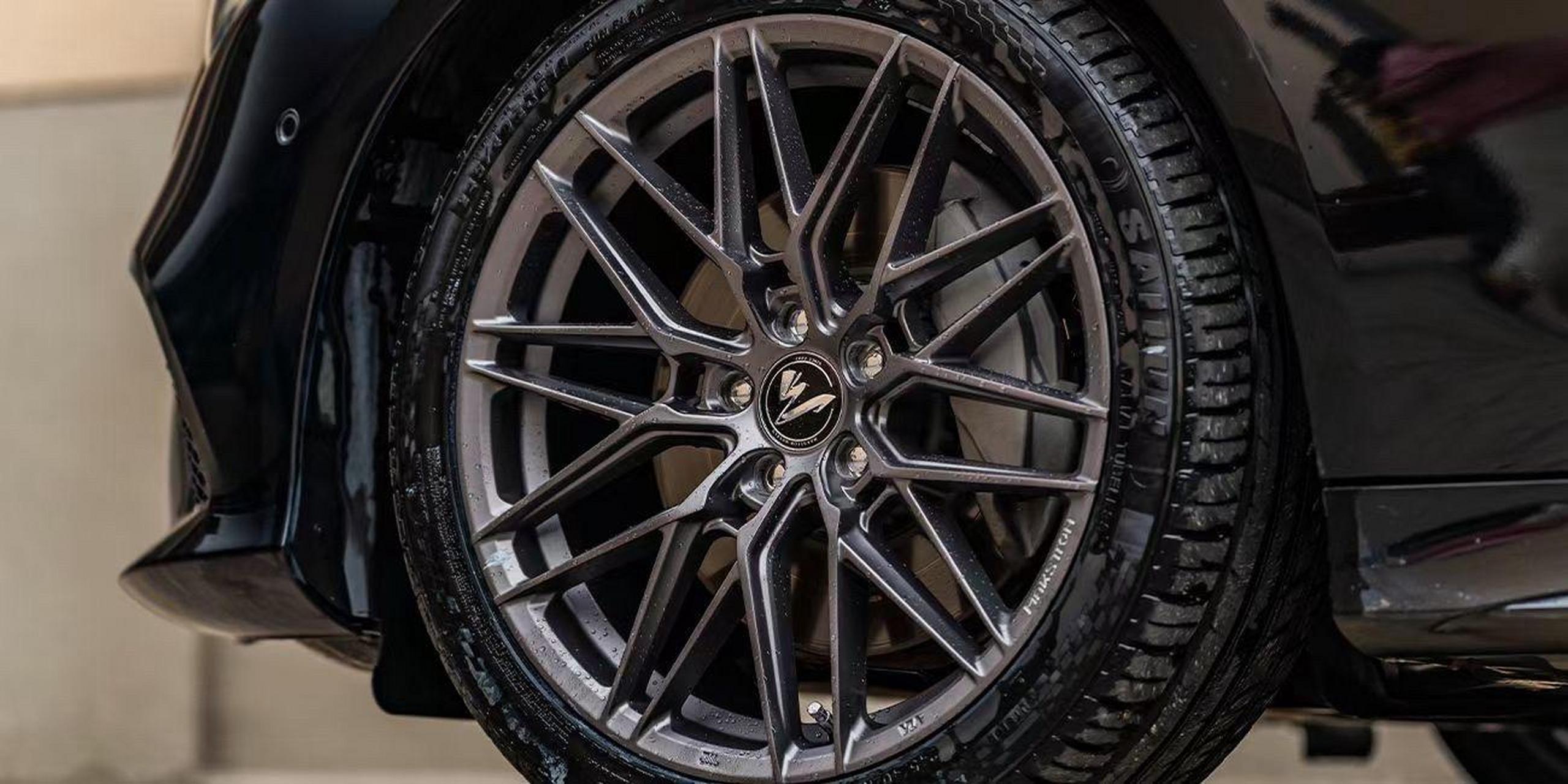 5j et:35 轮胎:245/40r19 | 275/35r19 避震:原厂