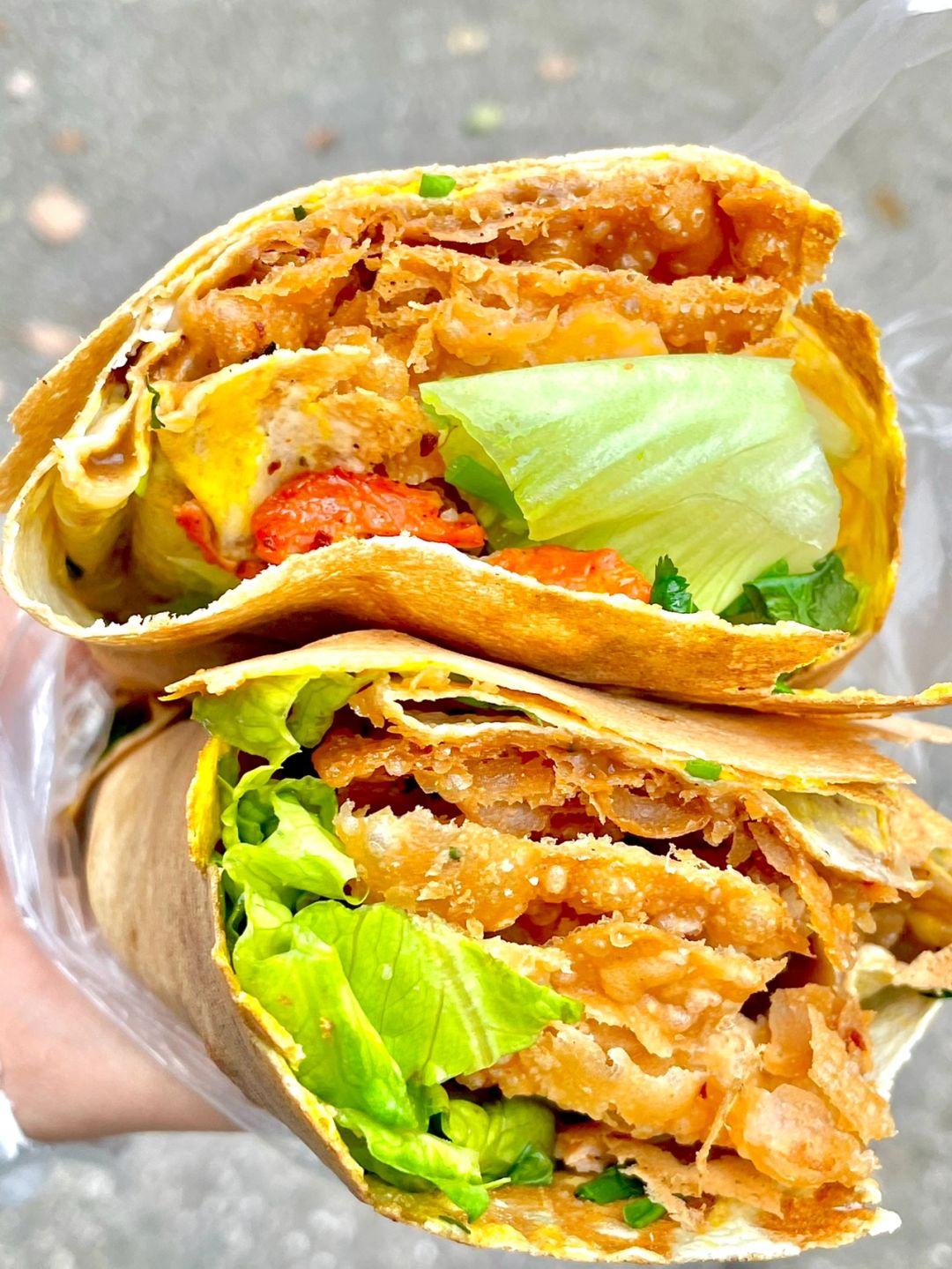 1的杂粮煎饼只要5r巨巨巨好吃 这是我从小到大吃过最好吃的杂粮煎饼了