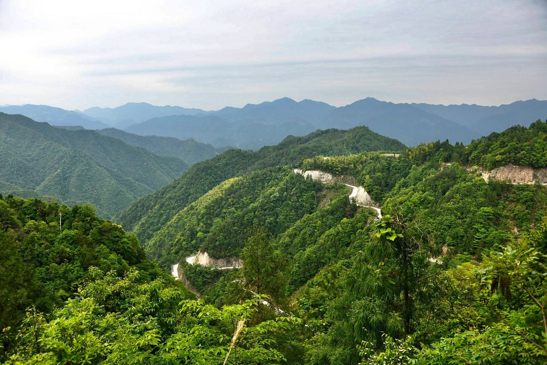 浙中318川藏线 "浙中川藏线",是浙江省金华市磐安县基于高山风电开发
