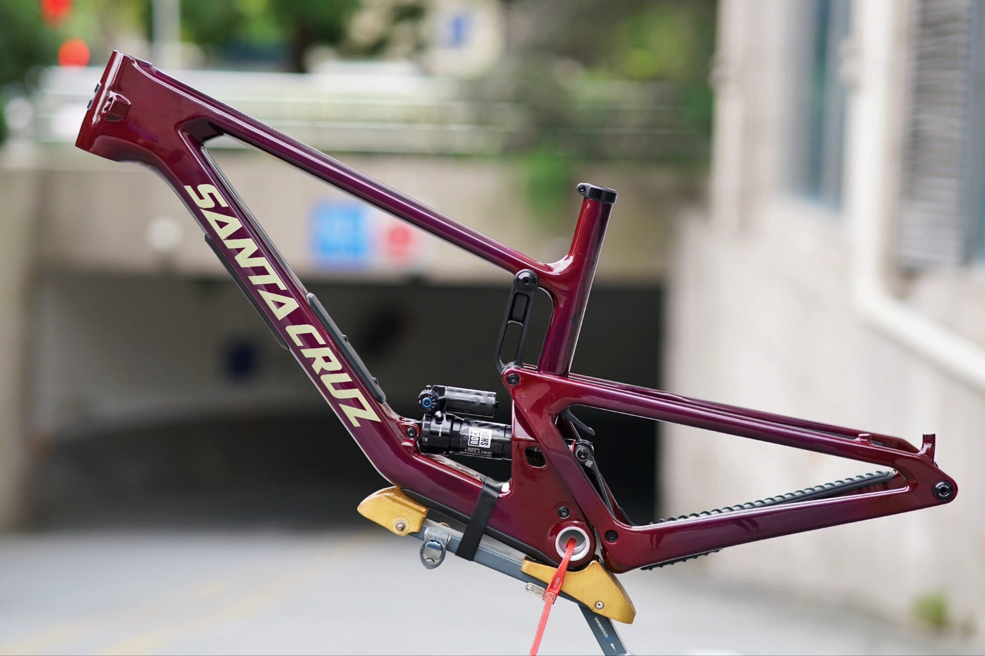 santa cruz hightower cc am软尾车架到货   亮点配置: -	145mm后轮