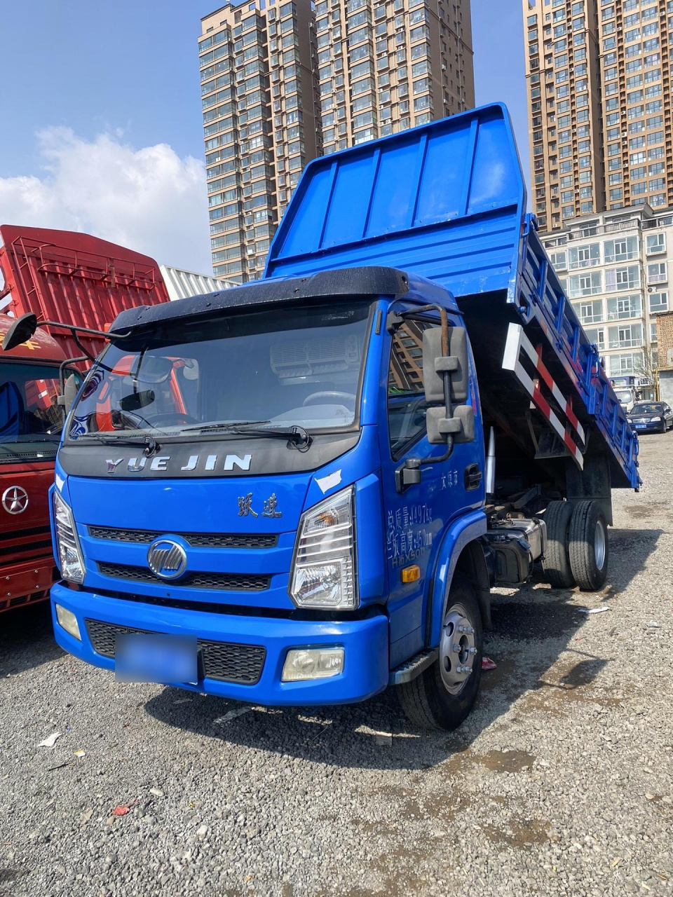 新到19年跃进平板自卸.云内130马力,5档带高低速,750轮胎,大箱净宽2.